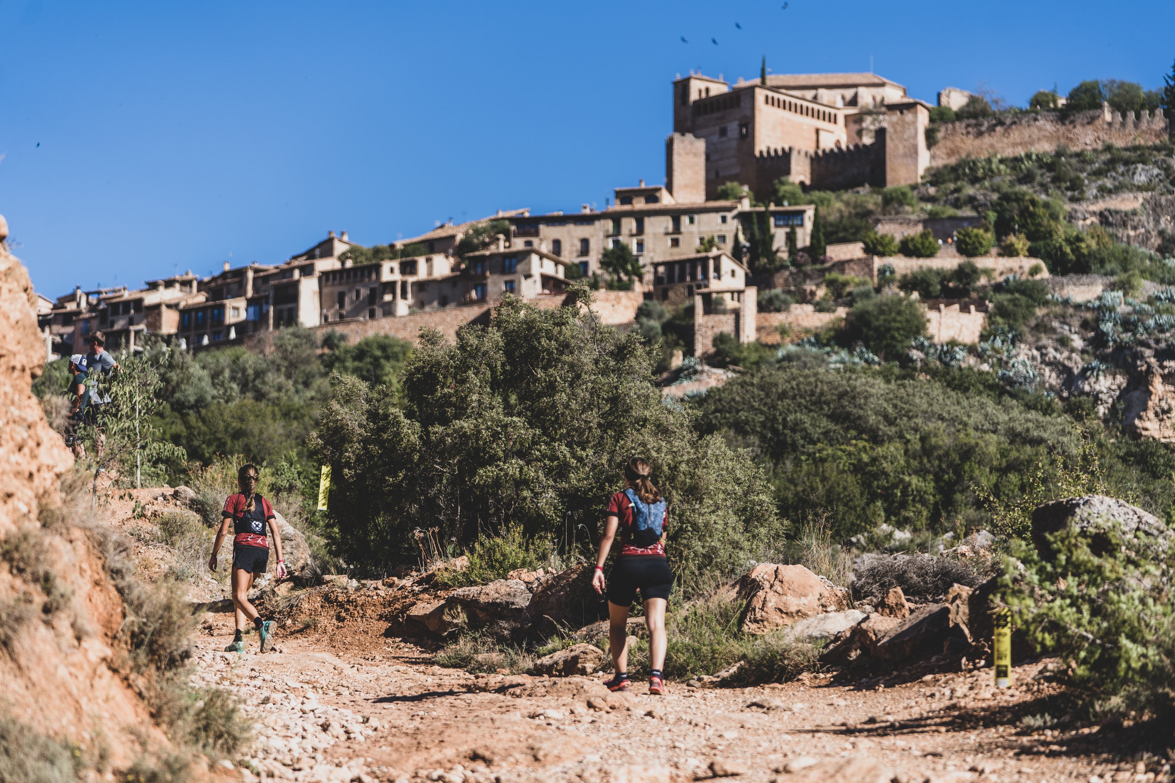 El pueblo de Alquézar de fondo. UTGS 2021©Diego Winitzky 