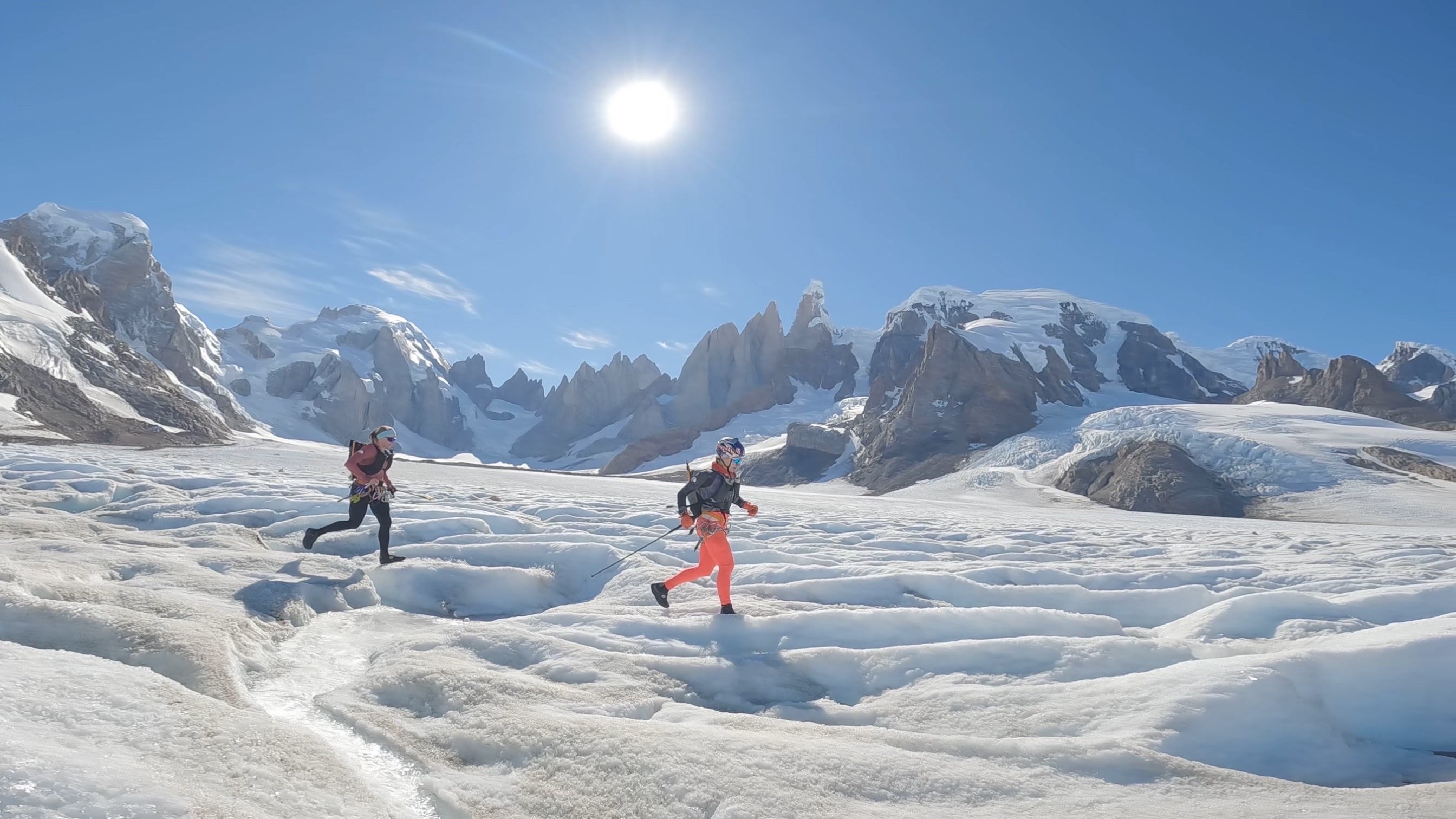 Fernanda Maciel y Kaytlyn Gerbin completan la ruta Campo de Hielo Patagónico