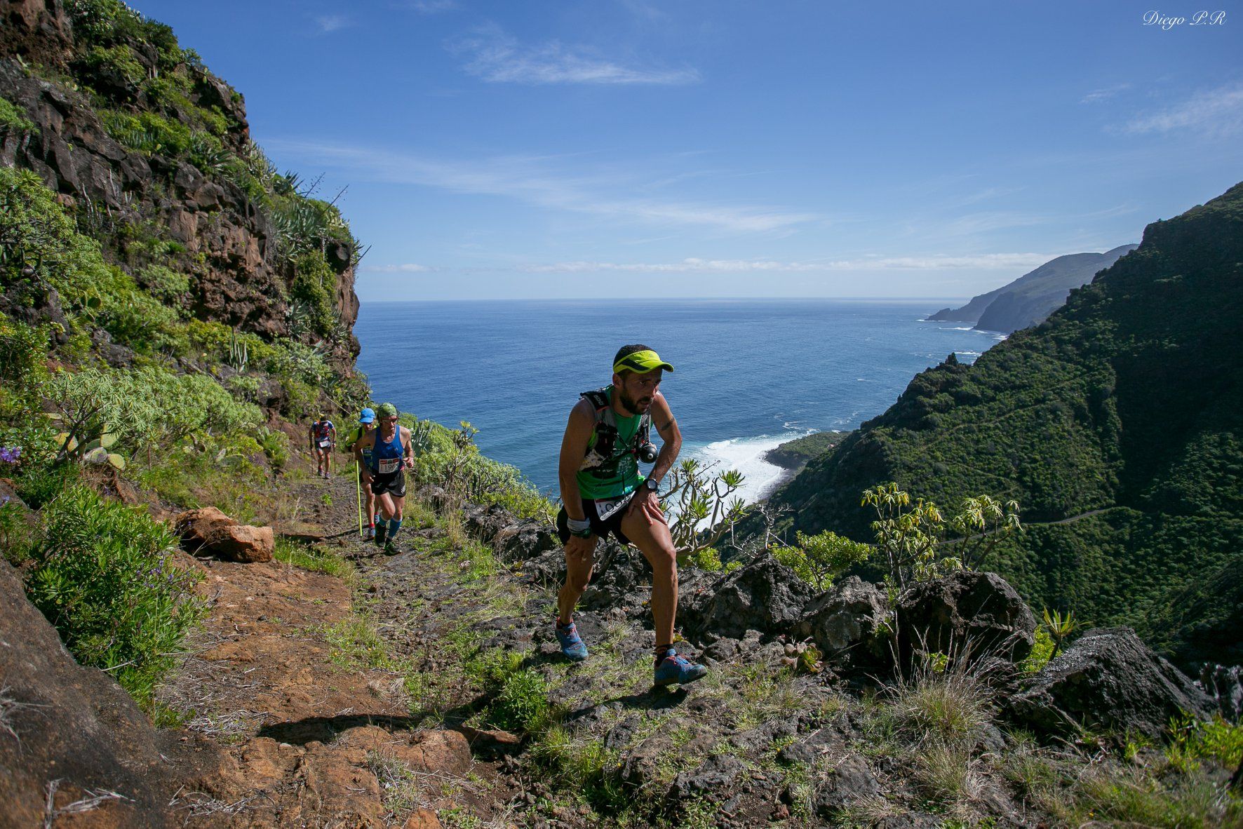 https://www.trailrun.es/actualidad/acantilados-norte-cuelga-cartel-completo_250985_102.html