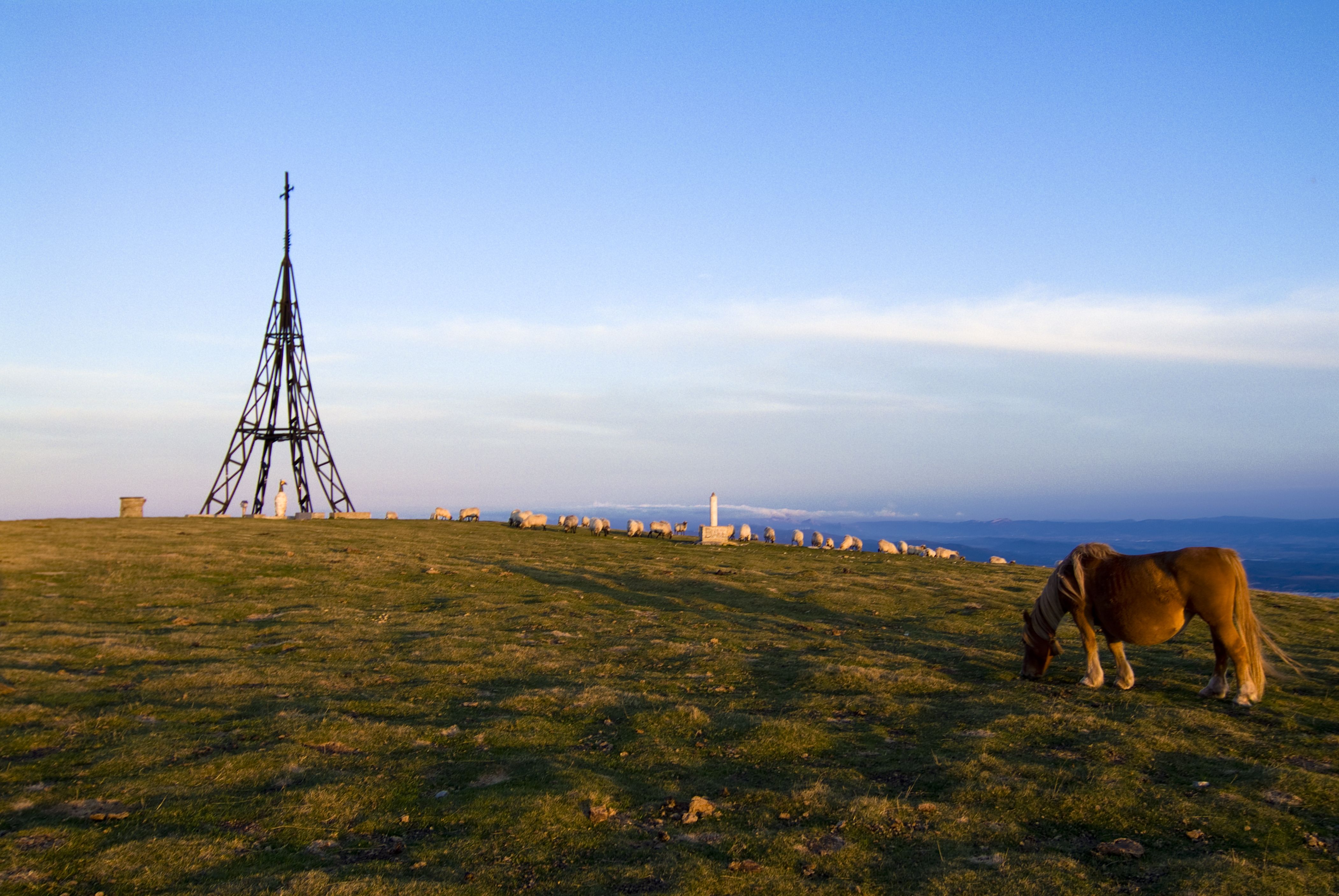 La Catedral Vieja y la Cruz del Gorbea quedarán unidas el 22 de mayo con un espectacular trail. iStock 179222165