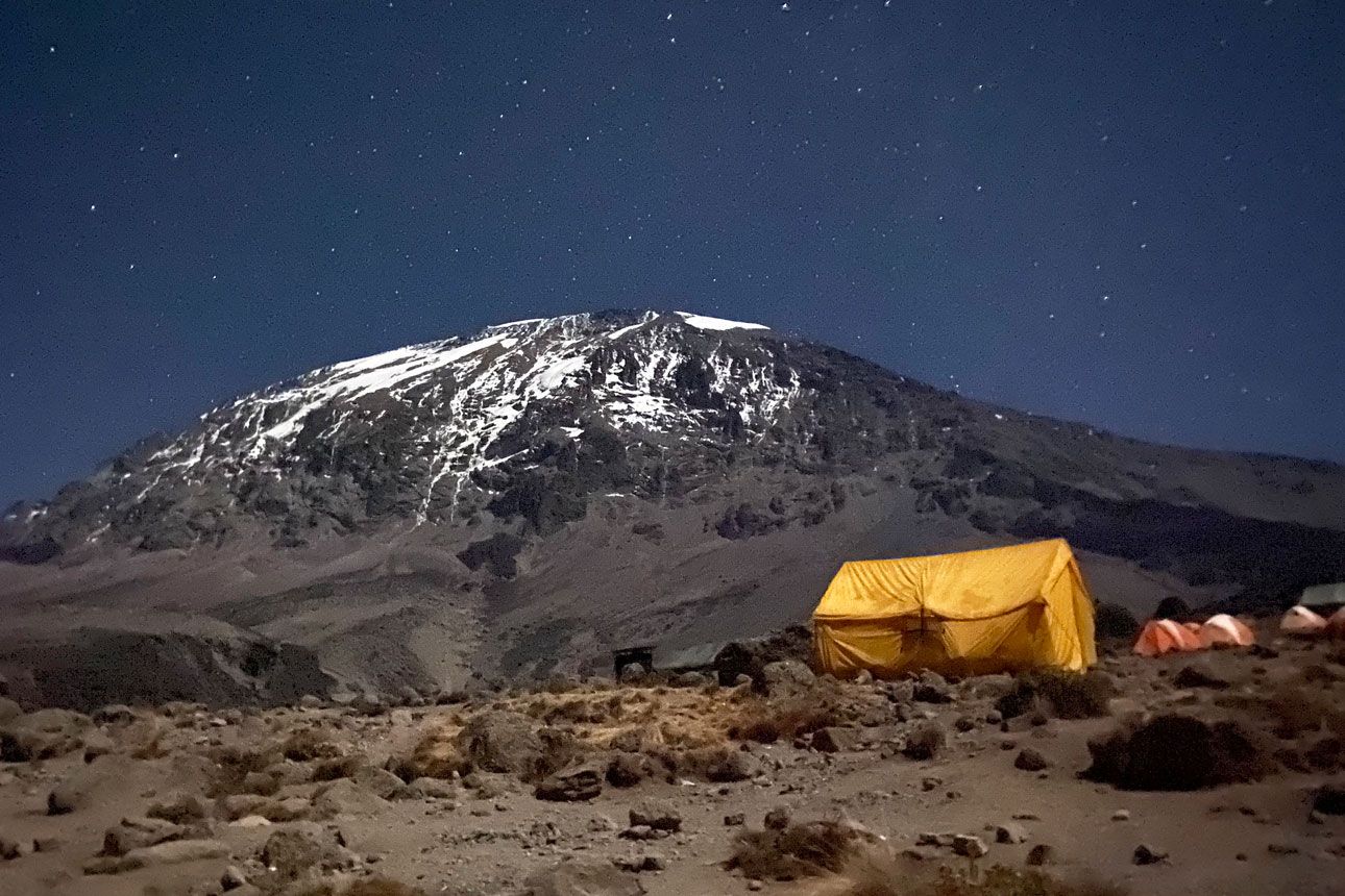 Una subida de 7 días antes del giro a 5.895m. ©WHM 