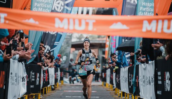 Sheila Avilés venciendo en su primera ultra ©Joao Faria