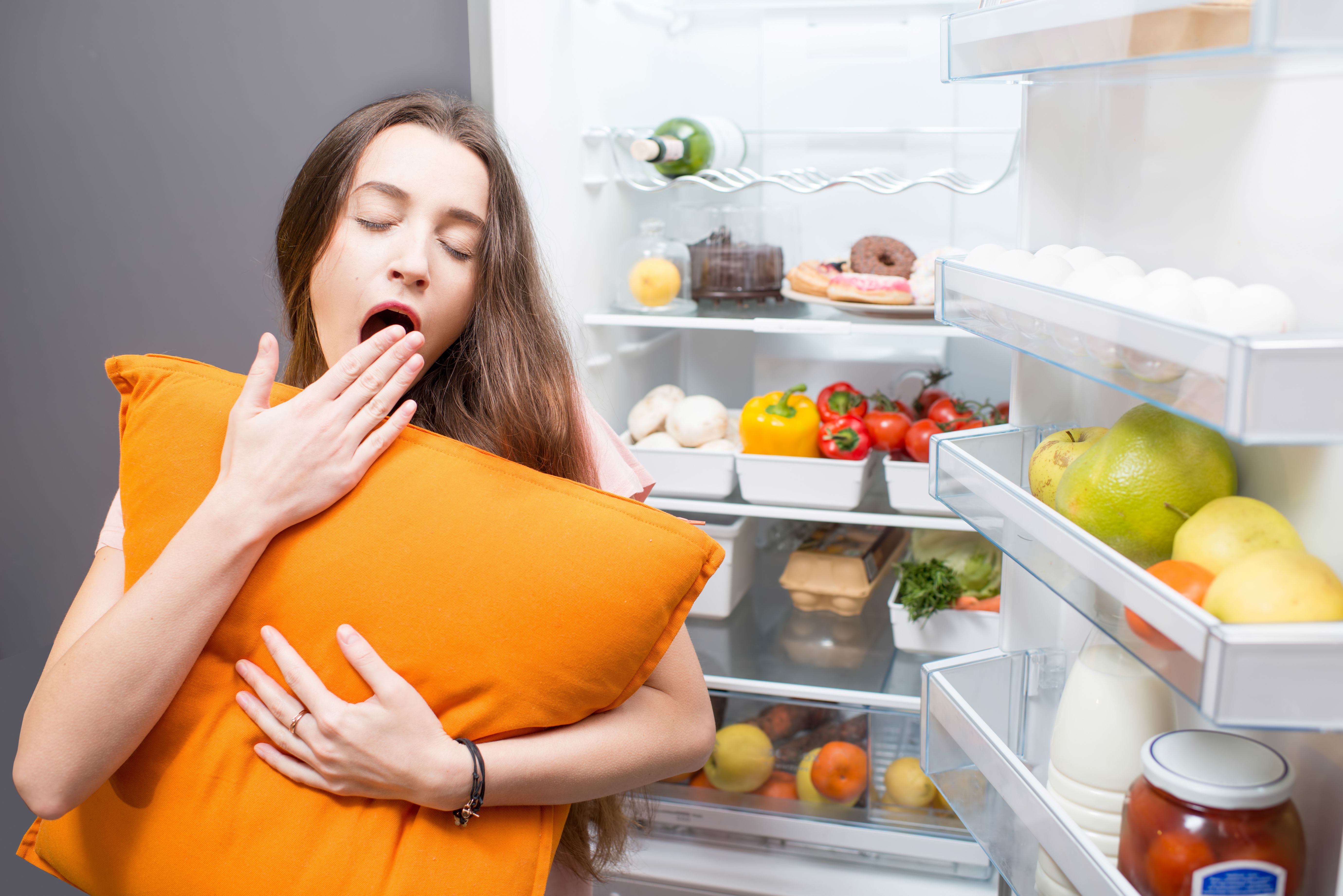 La importancia de una buena alimentación antes de ir a dormir. iStock 641147308
