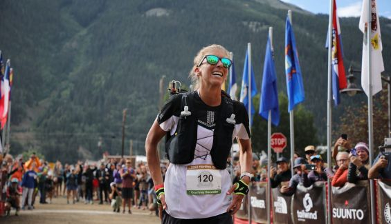 Courtney llegando a Silverton ©irunfar Byron Powell