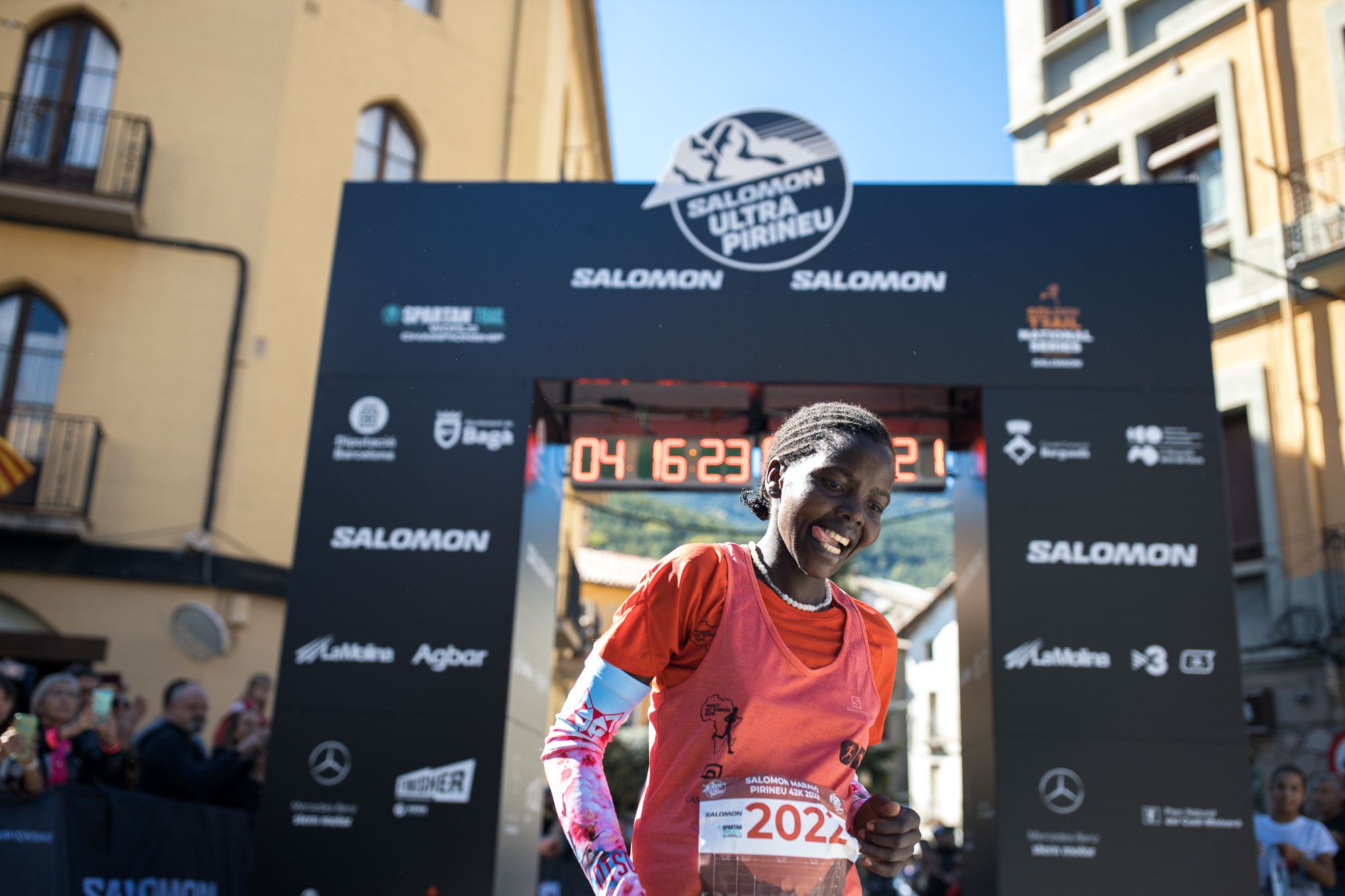 Esther Chesang en la meta de la Marató ©URI SALA