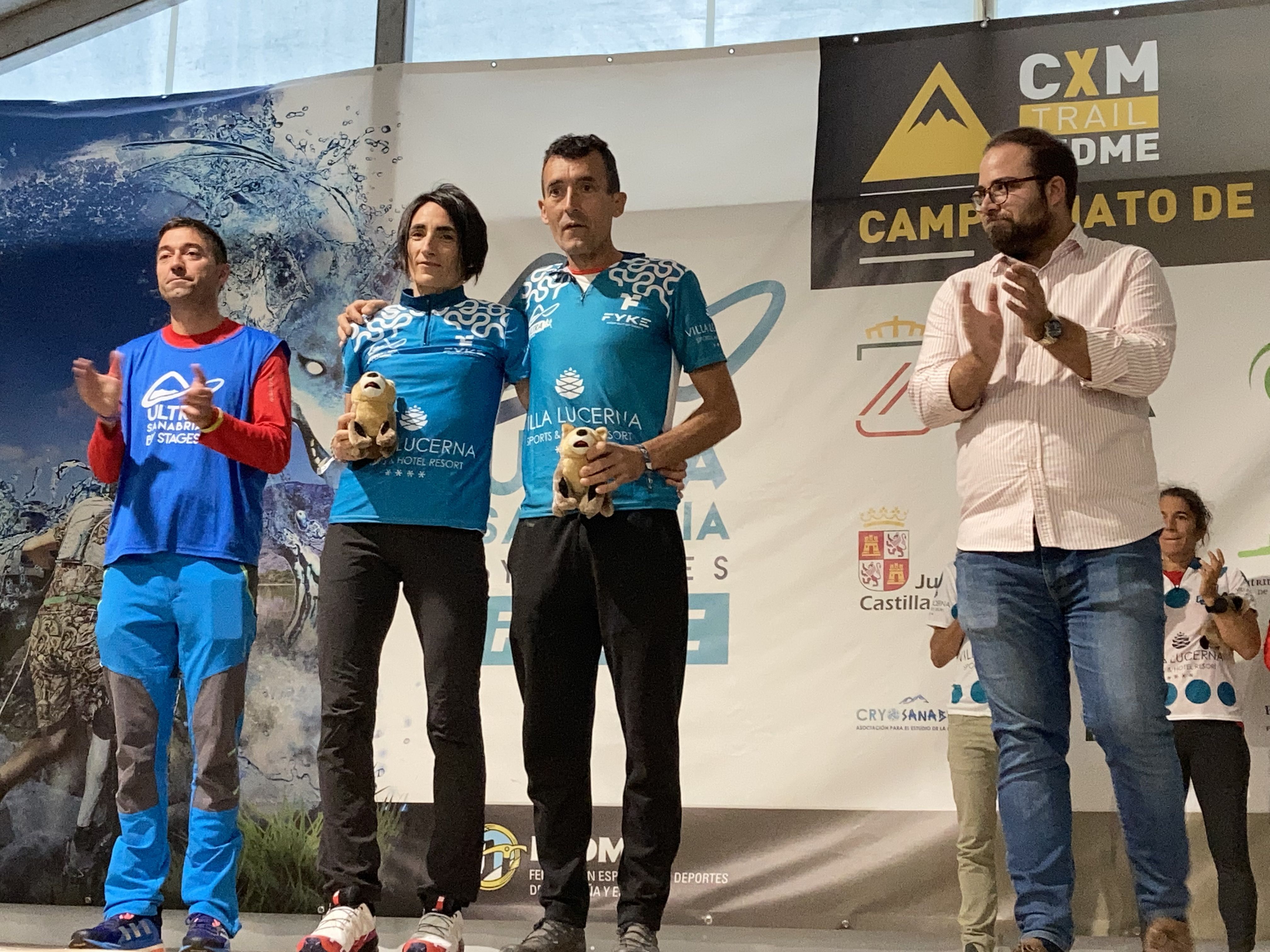 Kortazar y Heras  en el podio de Ultra Sanabria ©️Matías Novo