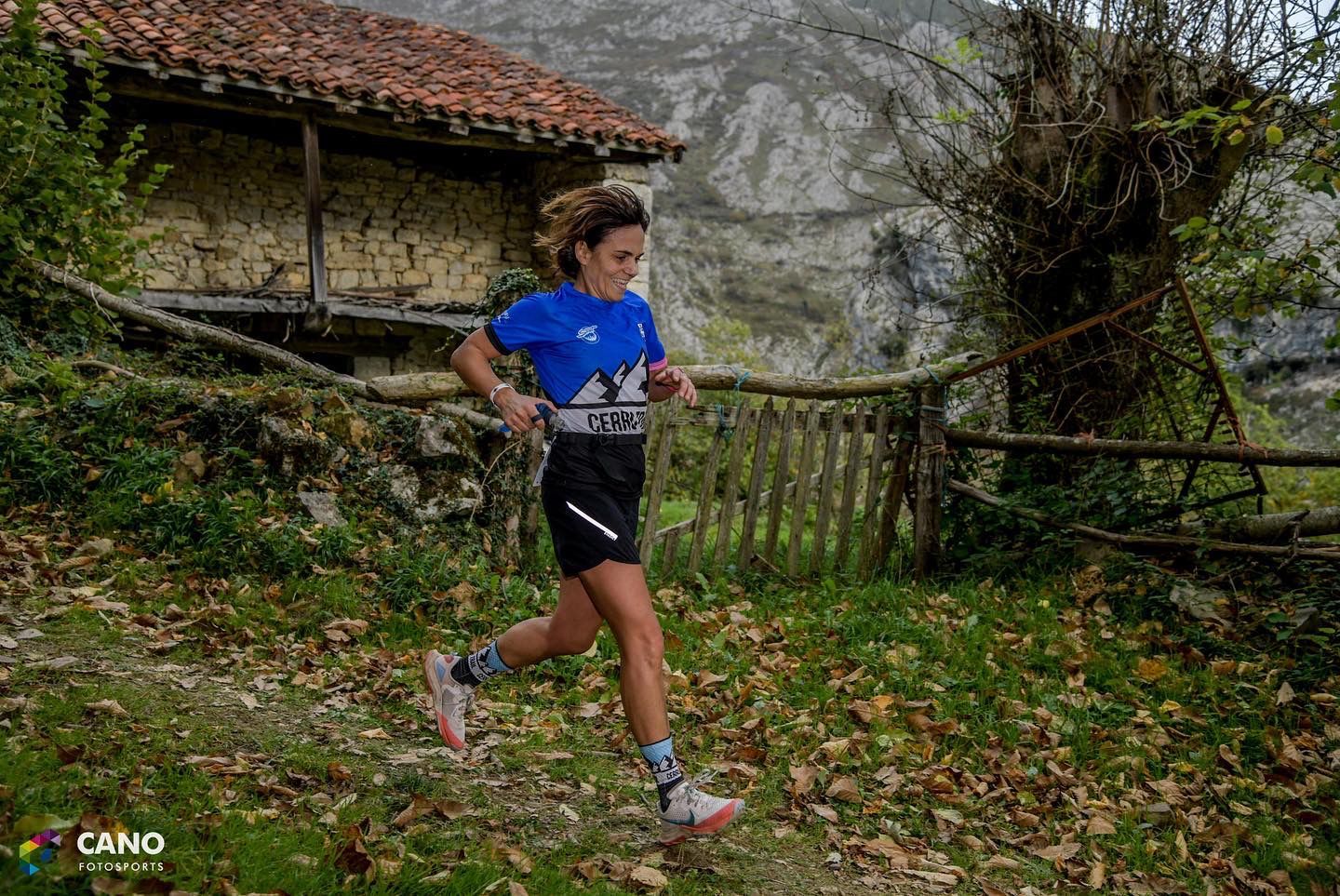 Una participante de Sobrescobio Redes Trail ©️Cano fotografía 