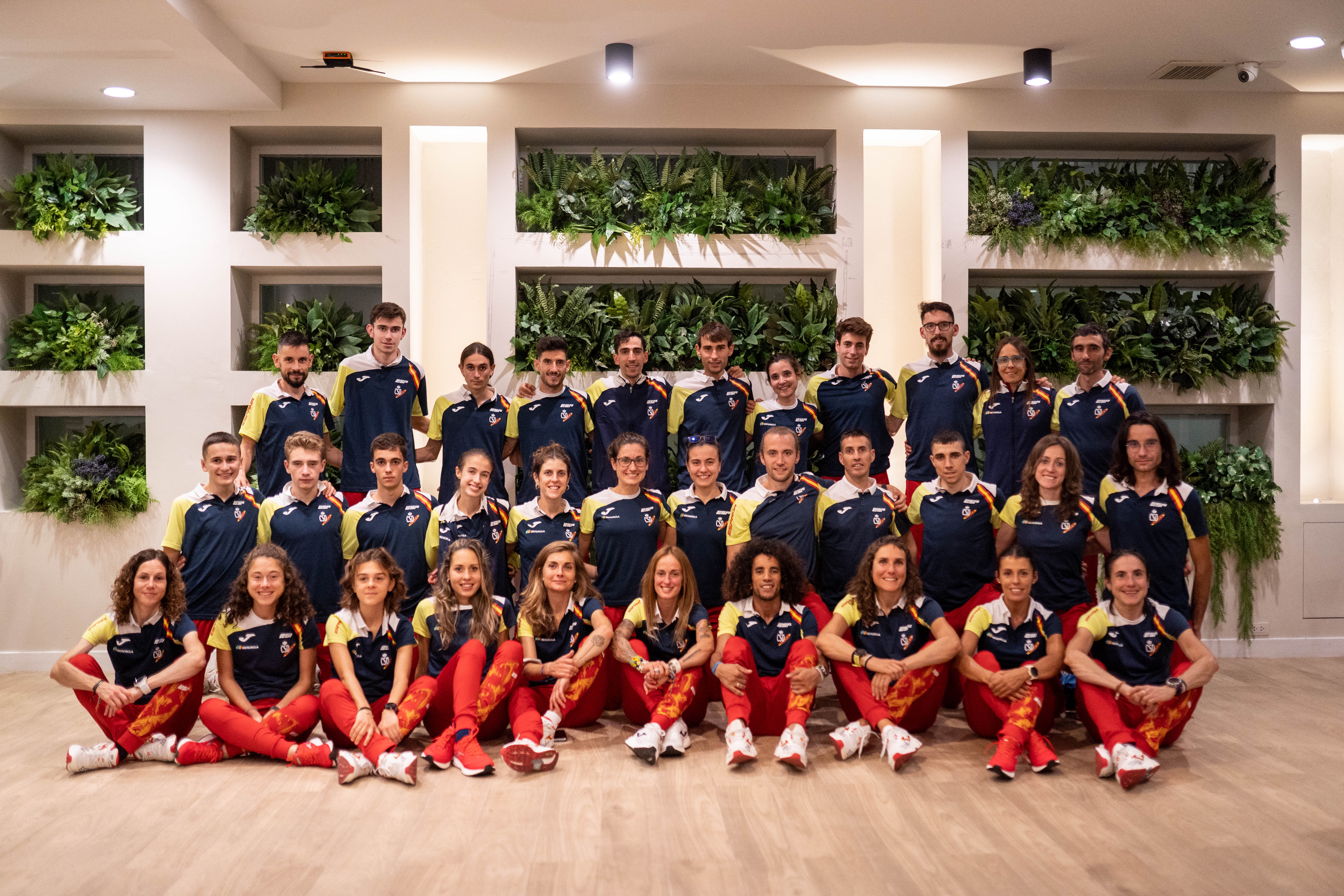 Selección Mundial Tailandia 2022 ©RFEA by @josemiguelmunoze