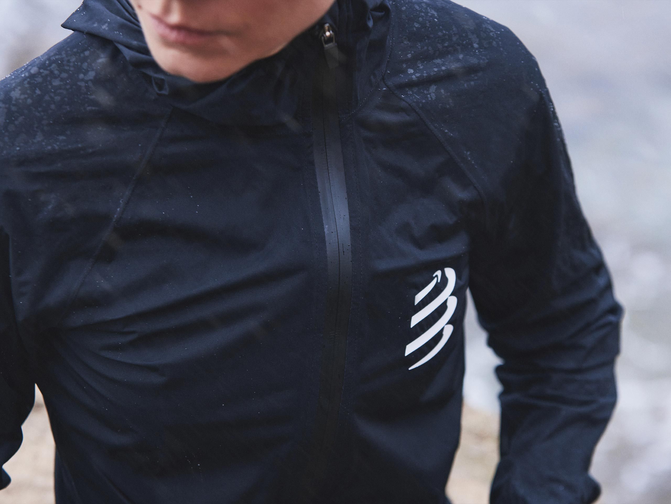 chaqueta ligera impermeable trail