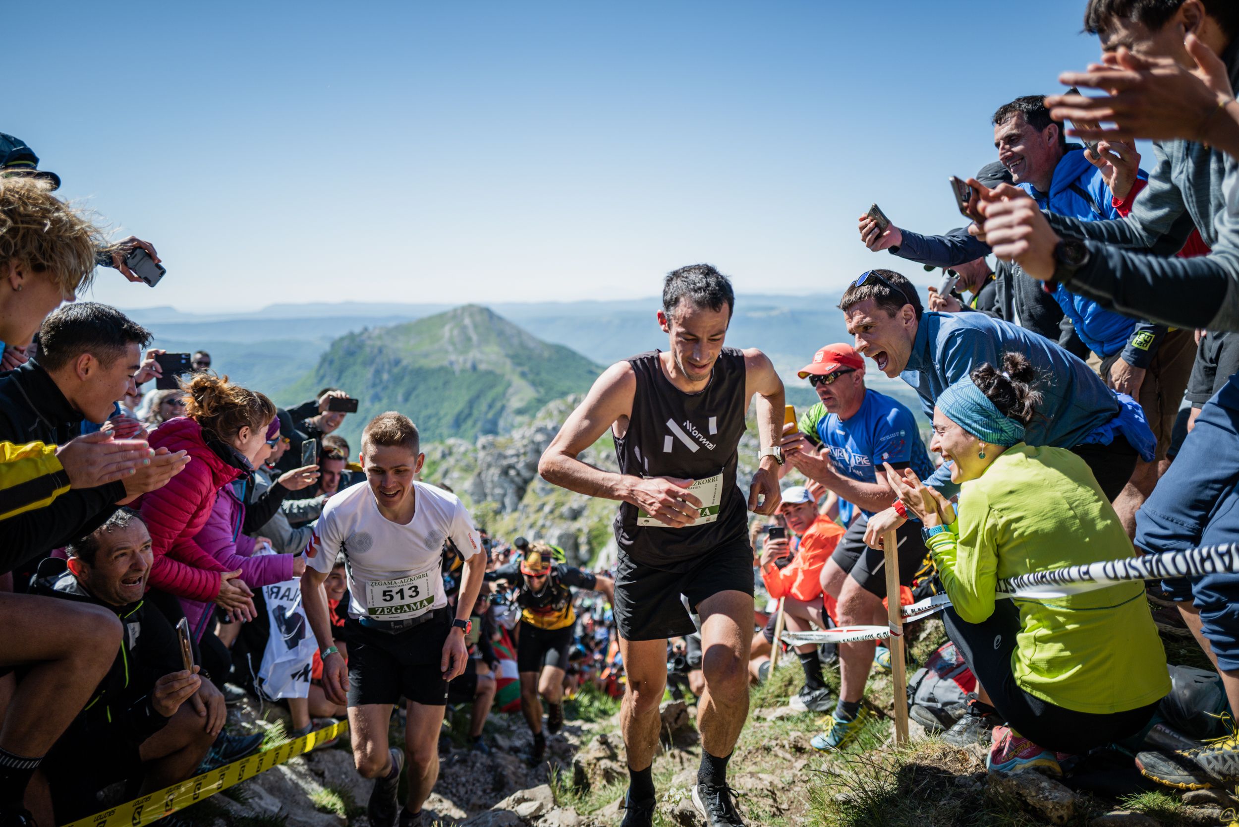 Una imagen de la última edición de Zegama Aizkorri, con Kilian Jornet en cabeza de carrera. PHILIPP REITER.