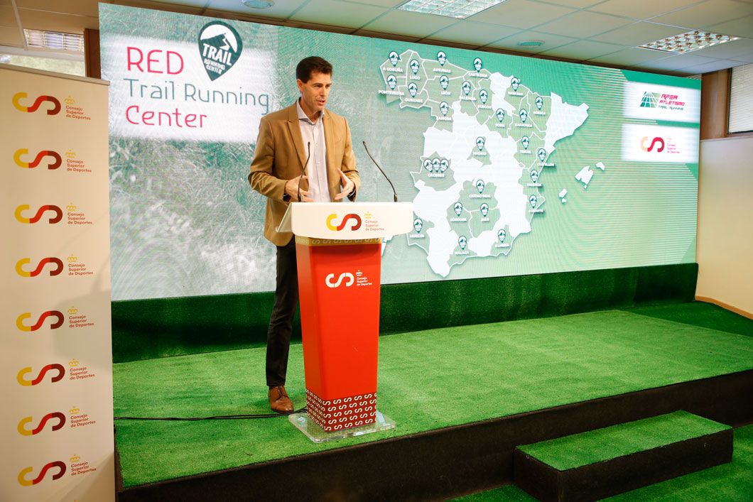Raúl Chapado presentando la Red Trail Running Center 