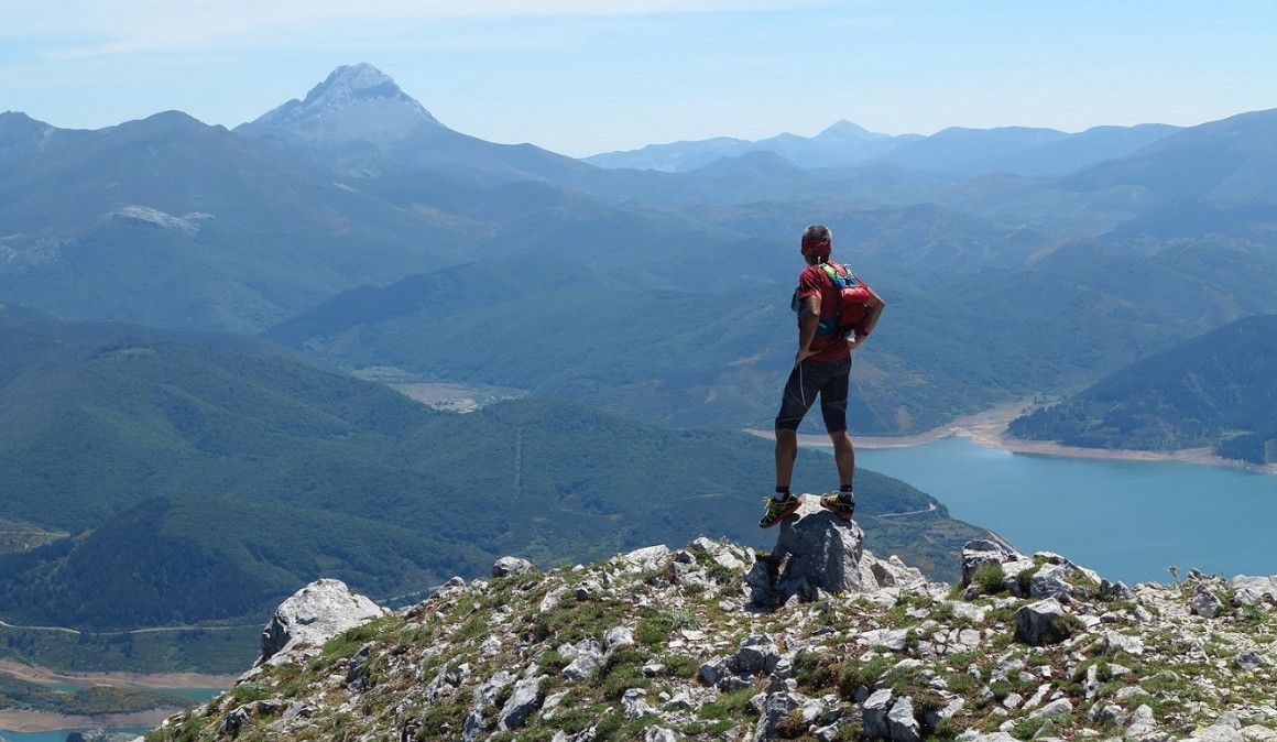 Ruta por el pico Yordas
