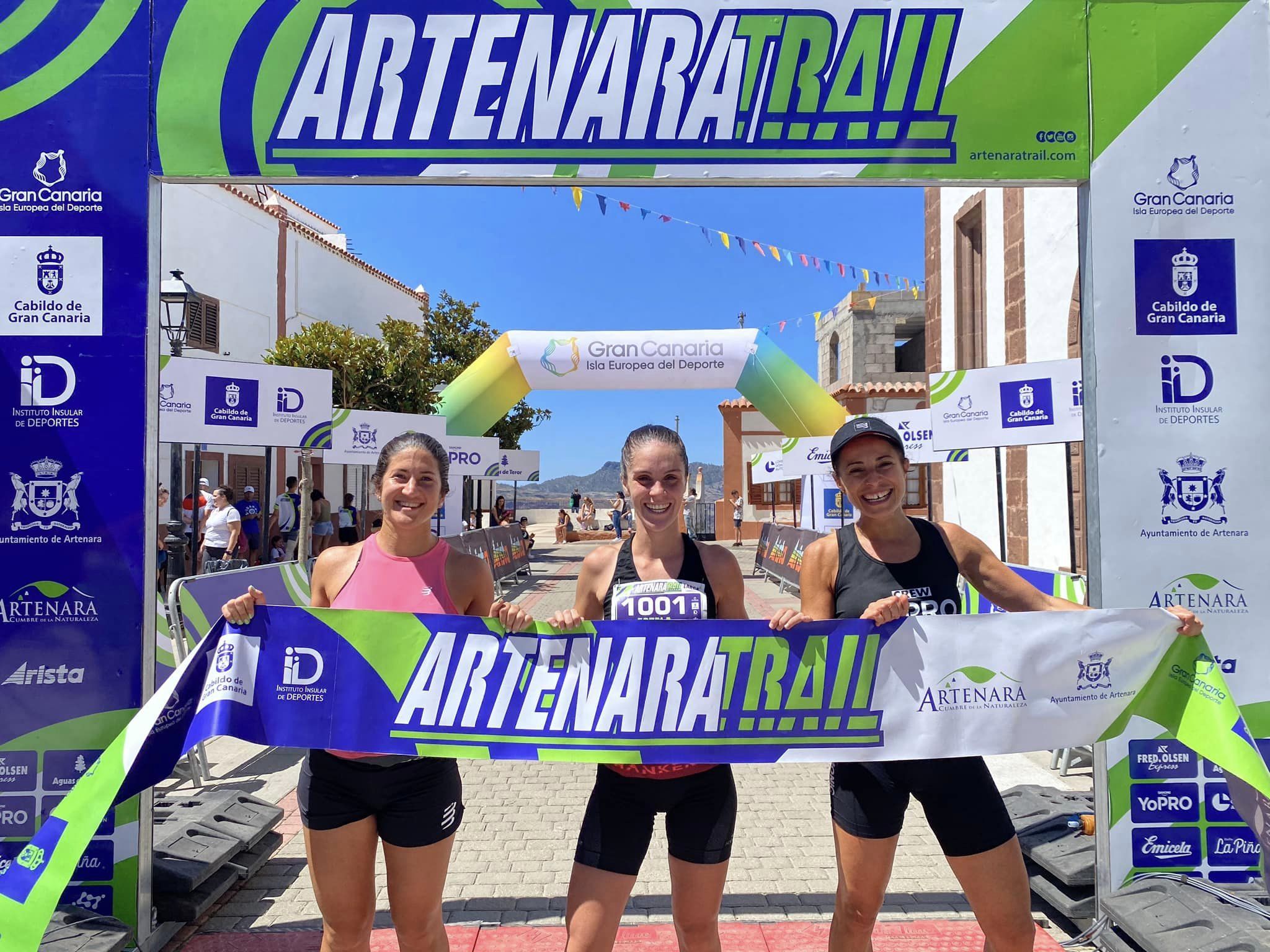 Podio femenino Artenara Trail