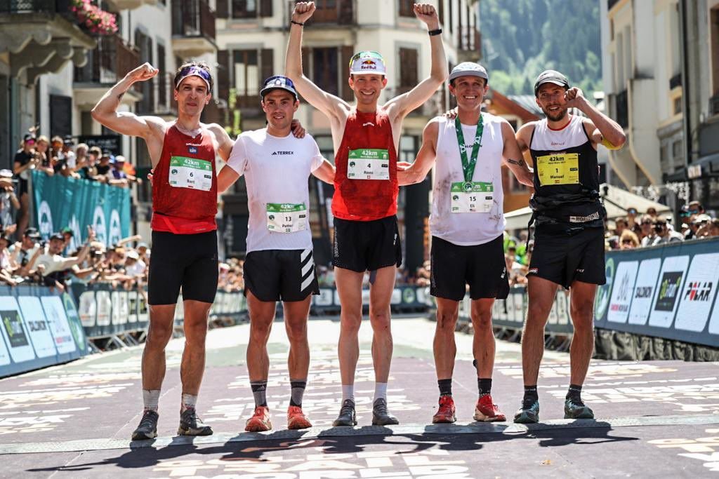 Los cinco primeros hombres del Maratón del Mont Blanc 2023, con Merillas a la derecha. DAVID GONTHIER.