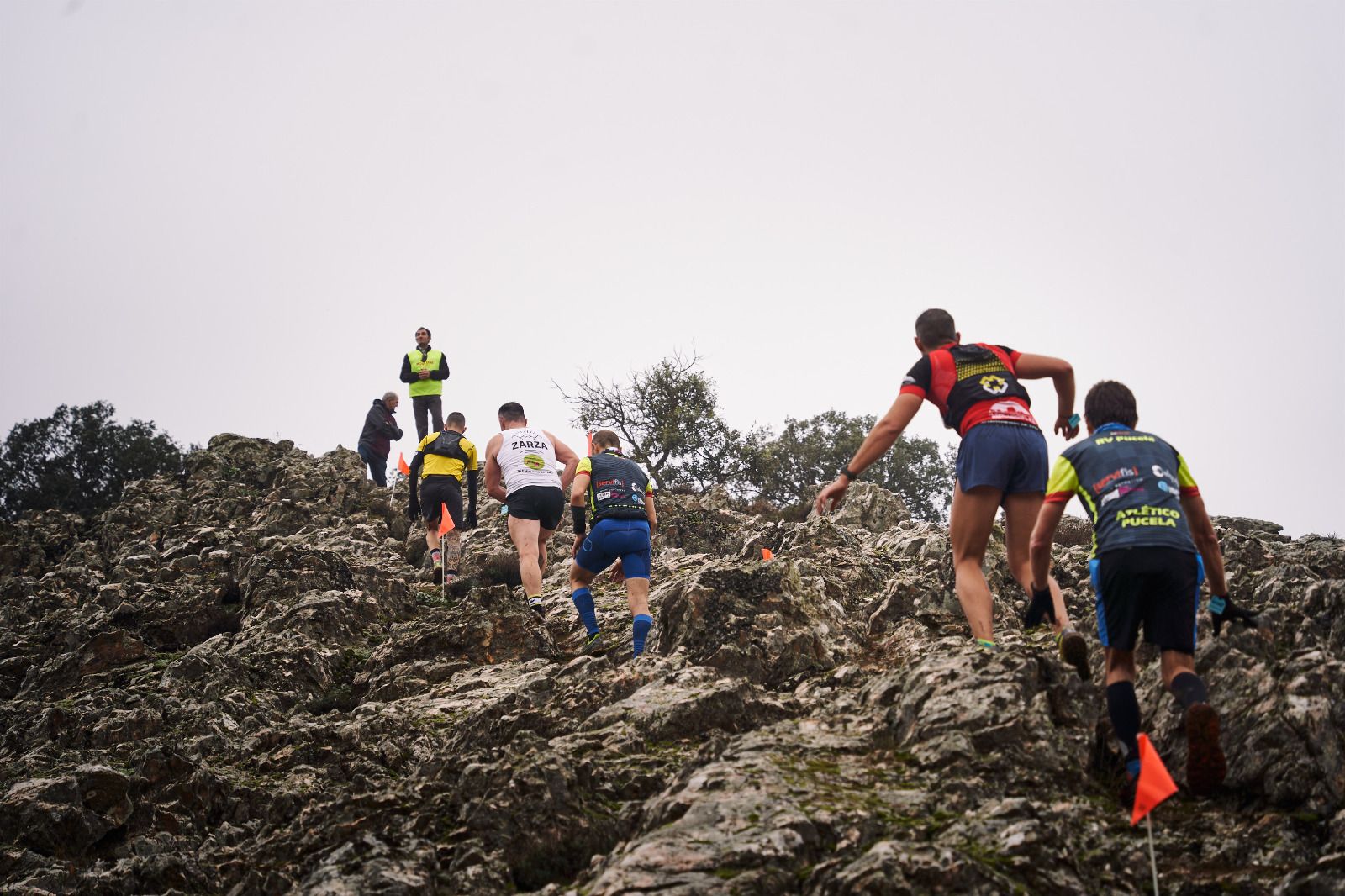 Más de 500 corredores desafían a la niebla en el Trail Carpurias
