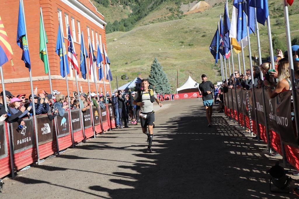 Javi Dominguez y su tercer puesto la en Hardrock 100 ©Byron Powell