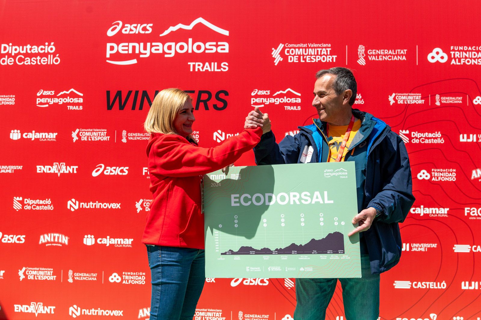 ASICS Penyagolosa Trails premia el compromiso medioambiental de los participantes
