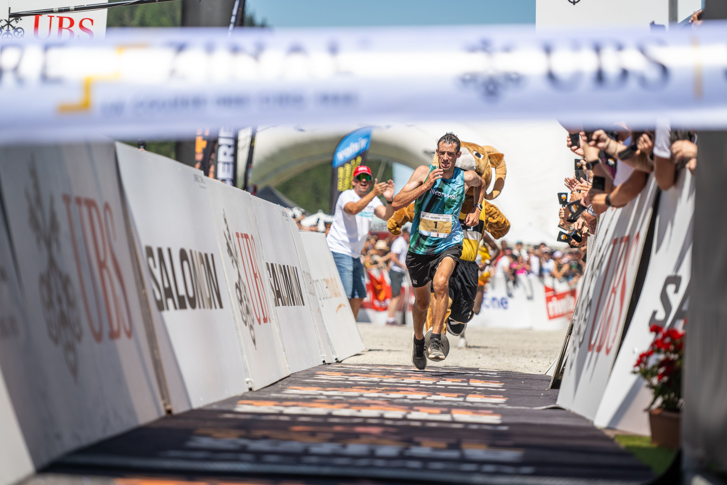 Kilian entrando en meta de Sierre Zinal @marcogulberti photography @wmramountainrun