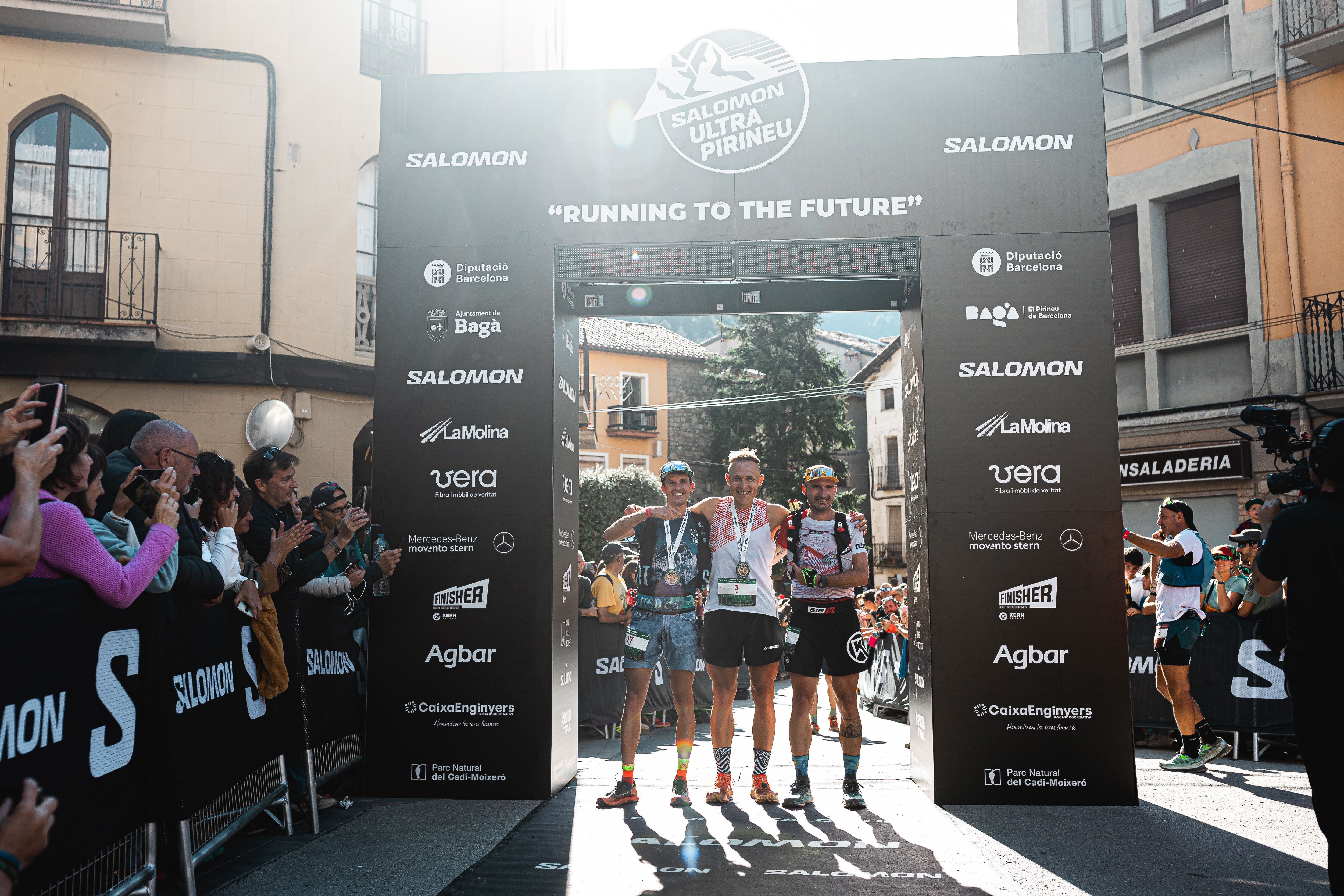 Podio Masculino Salomon Ultra Pirineu 2024. Crédito: Oriol Sala