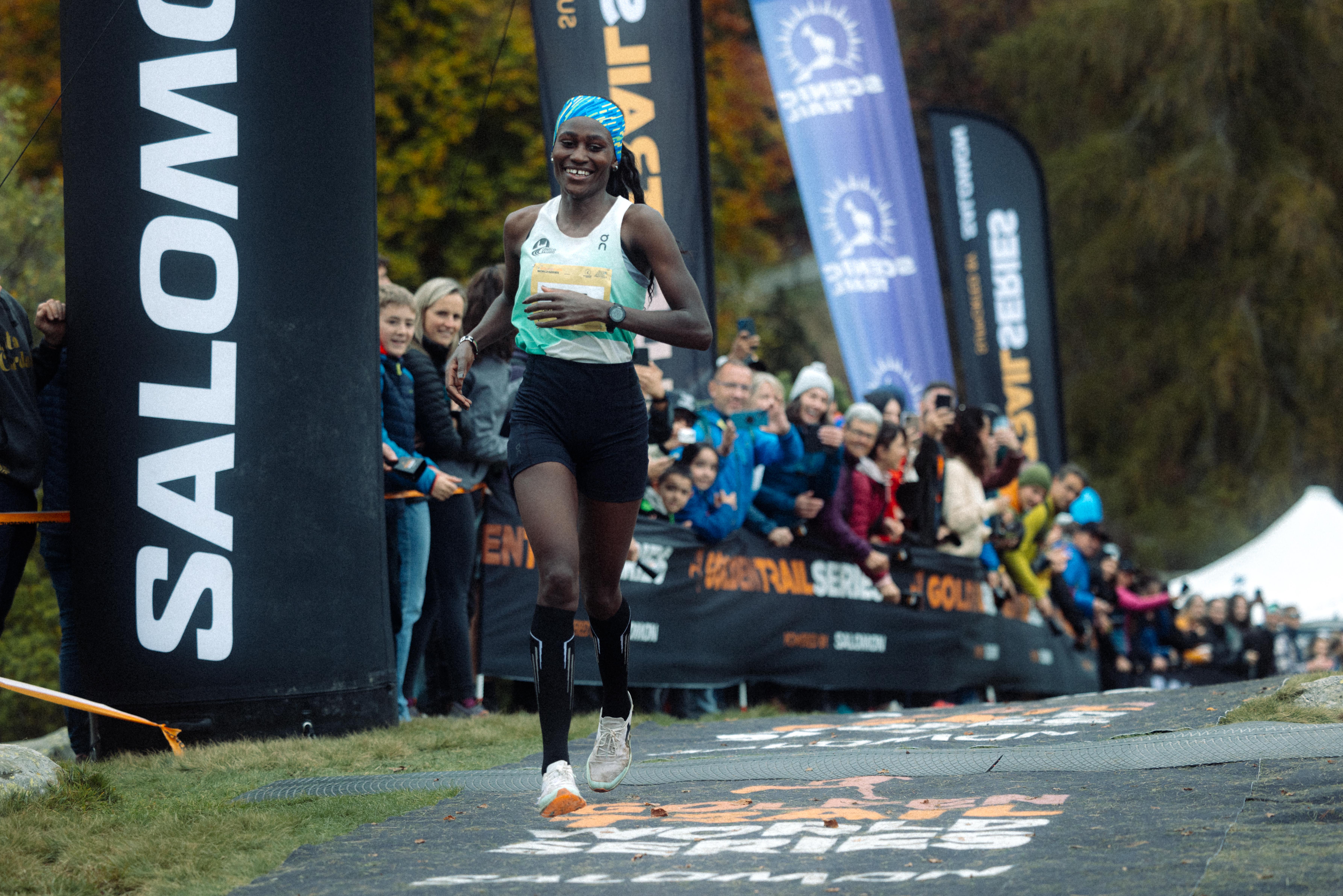 Joyce Njeru se alza con el título de las Golden Trail World Series 2024 ©@RisingStory_@JustinGalant_GTWS_Final_Locarno 