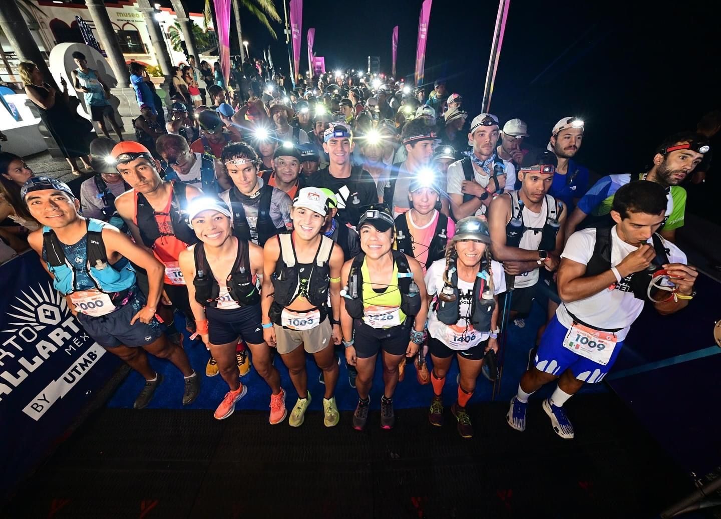 Sara Alonso en el centro de la imagen ©️Puerto Vallarta by UTMB