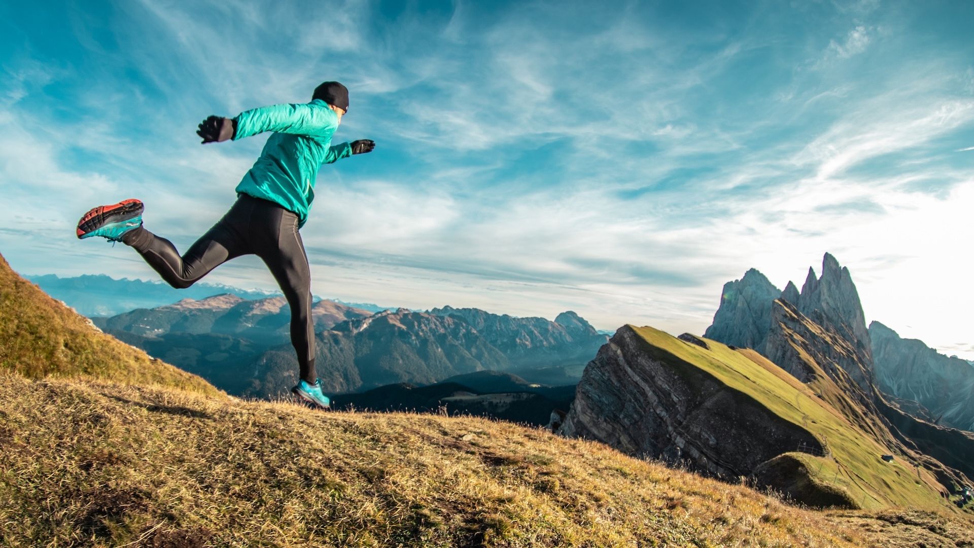 4 claves para ser más eficiente bajando en montaña. iStock 1232570767