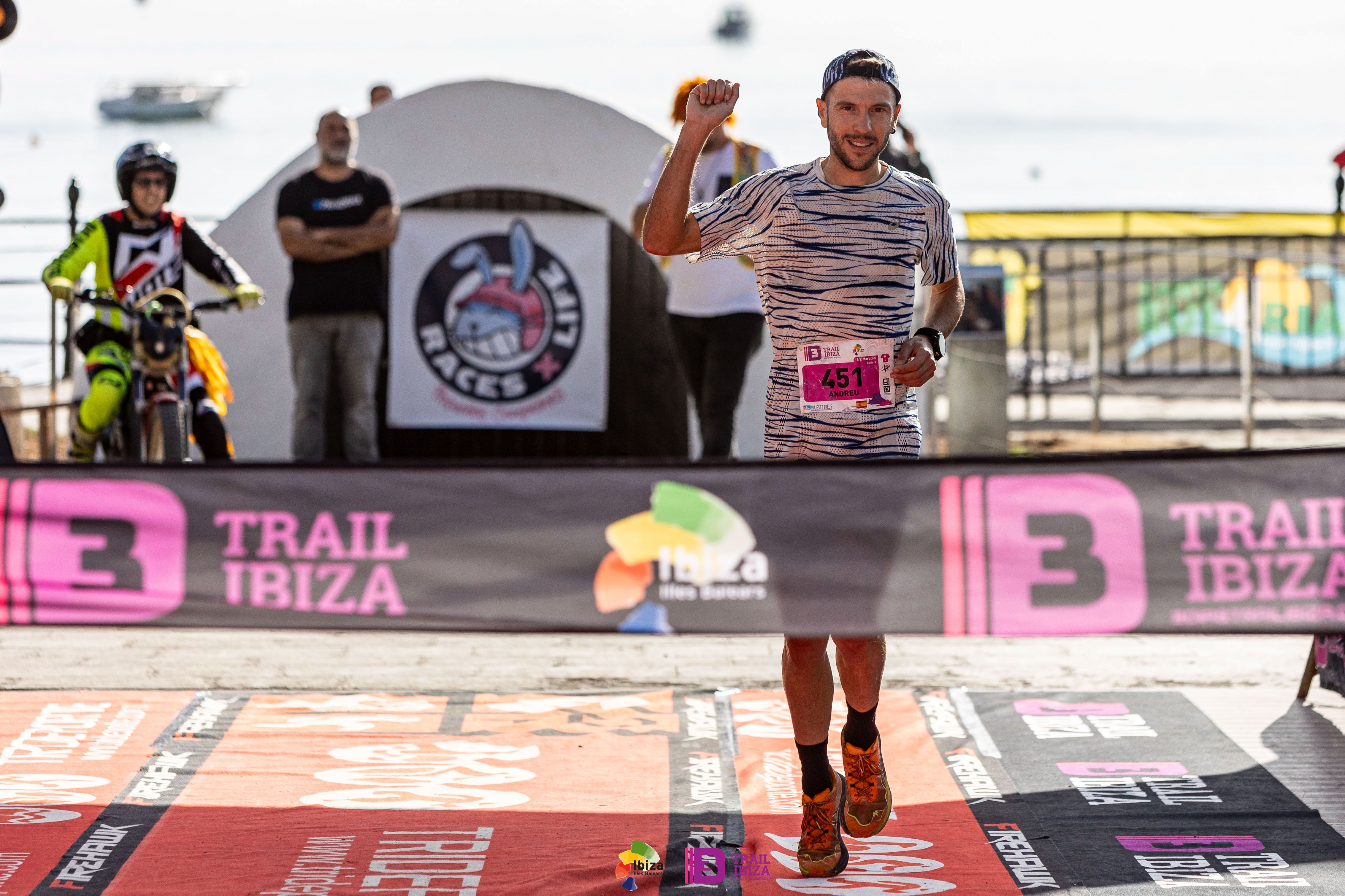 Andreu Simón entrando en meta. Foto: Matías Novo