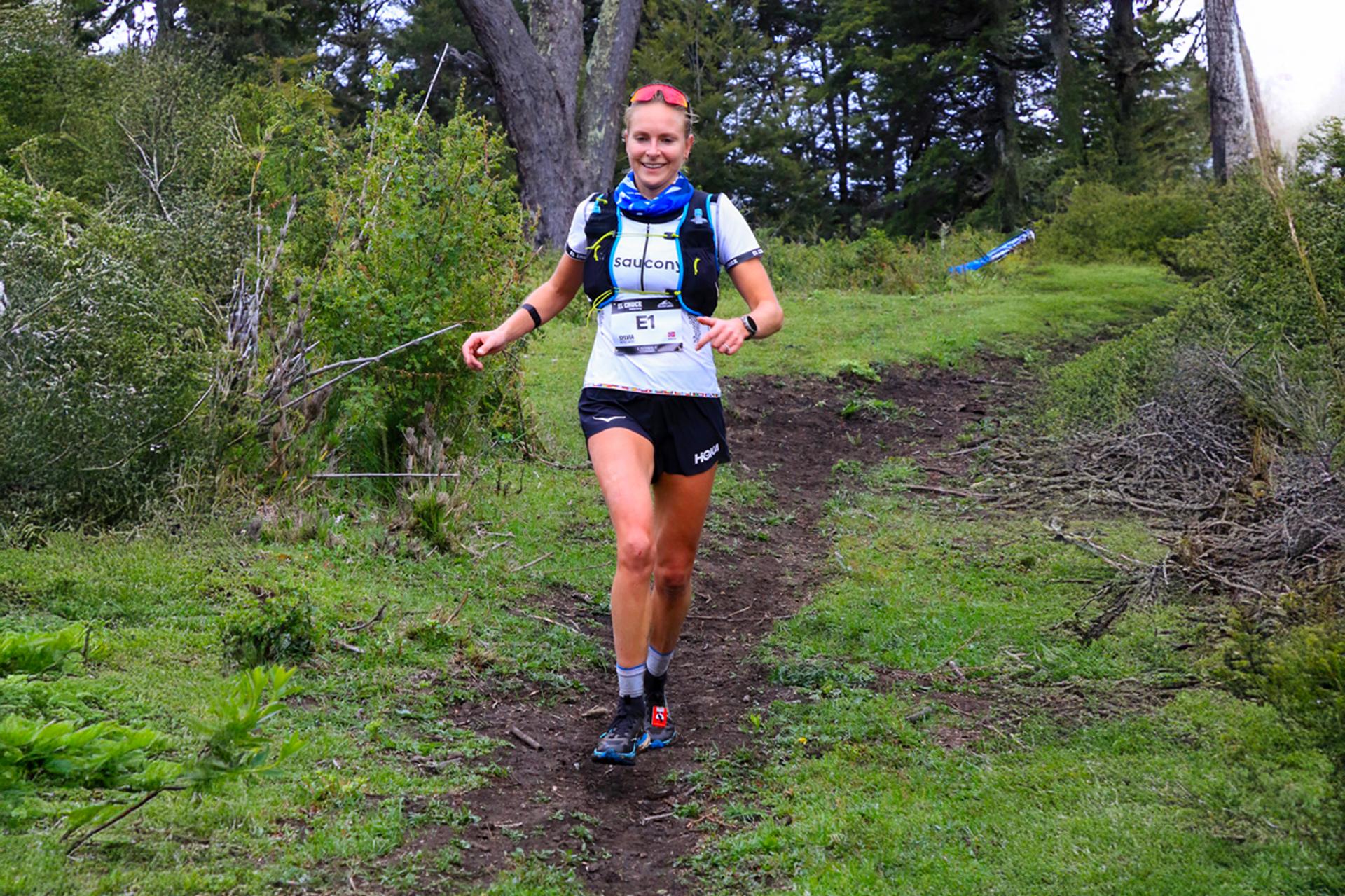 Sylvia Nordskar y Robert Pkemoi ganan la primera etapa de El Cruce Saucony