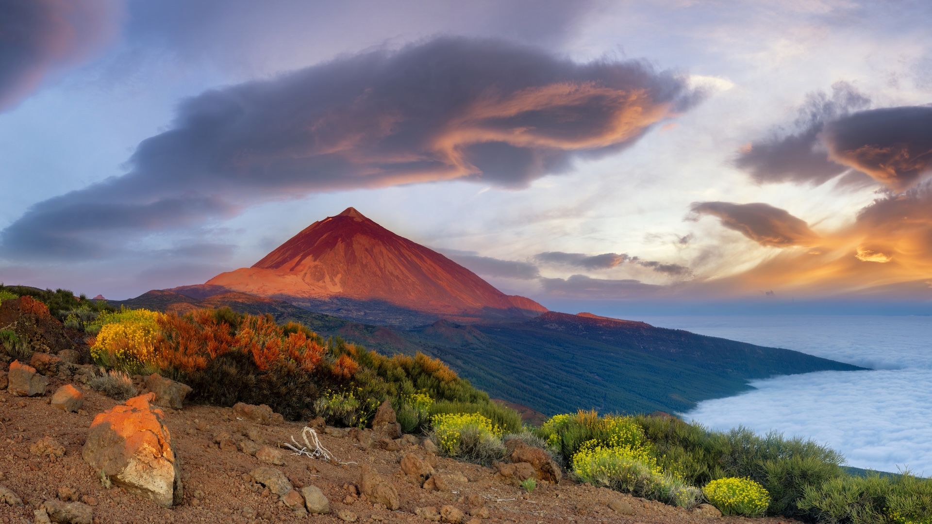 El ascenso a la cumbre del Teide tendrá un cupo diario de 300 personas con petición previa. iStock 965489184