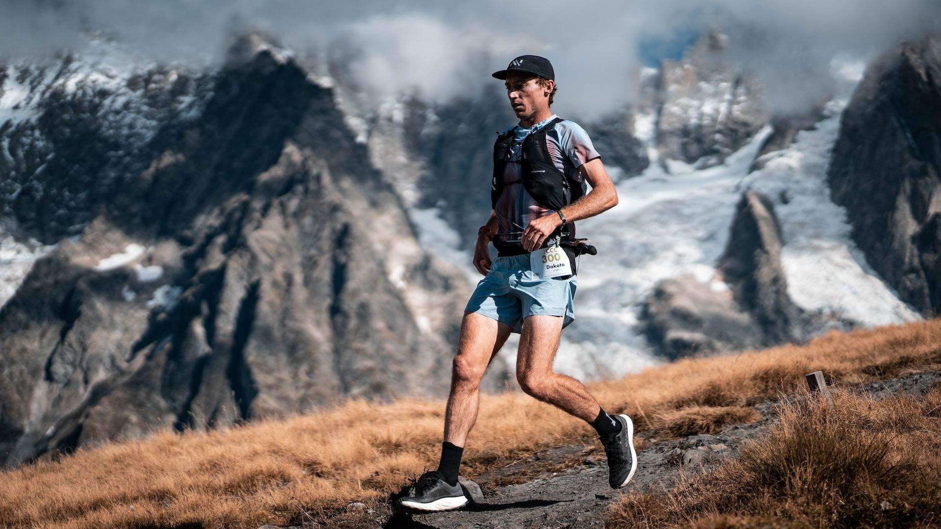 Un paso más allá por Dakota Jones ©️@josemiguelmunoze UTMB®️ 2023