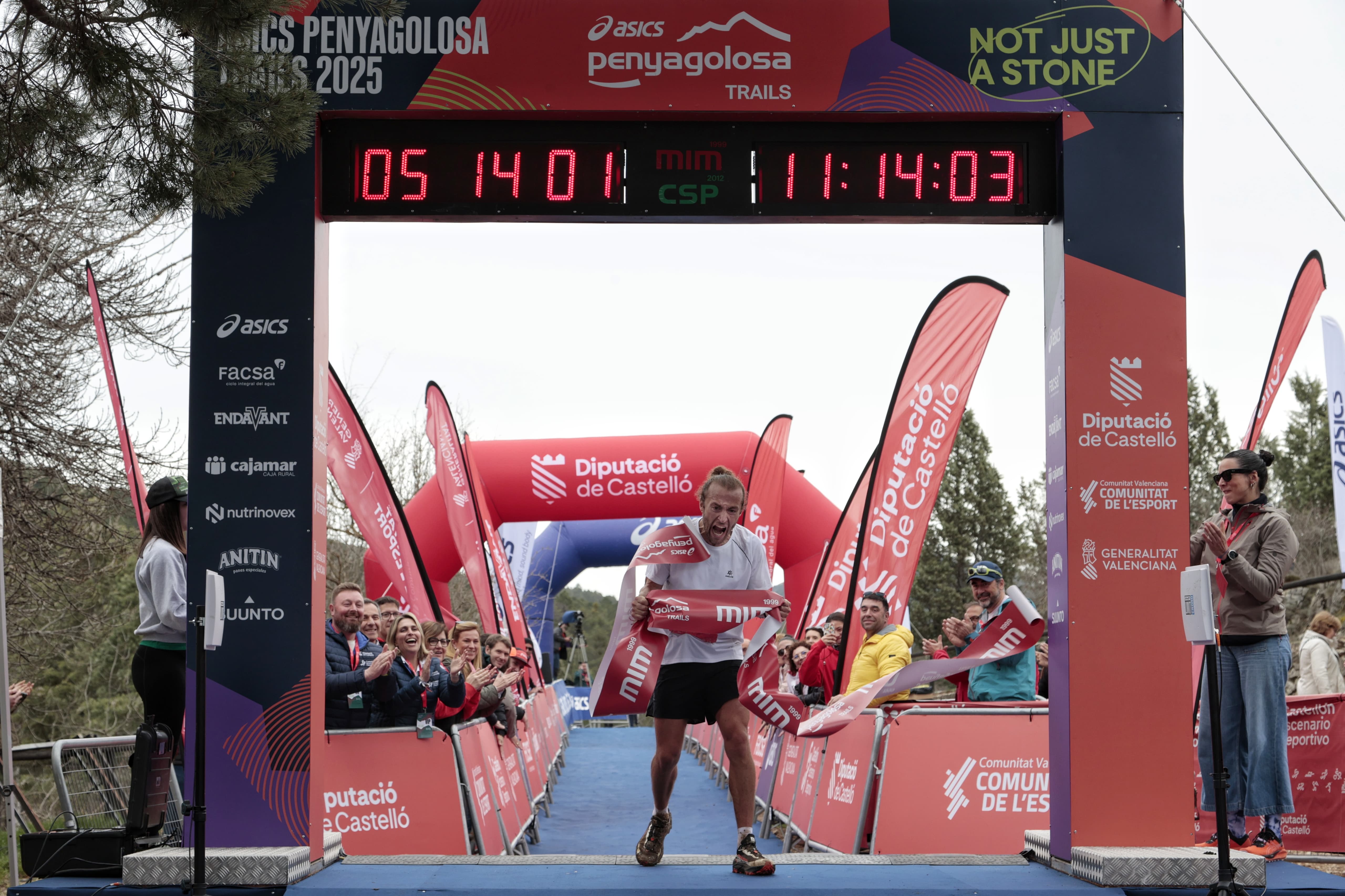 José Ángel Fernández ‘Canales’ consigue su tercera victoria en la MiM de ASICS Penyagolosa Trails ©️Juanjo Lavernia 