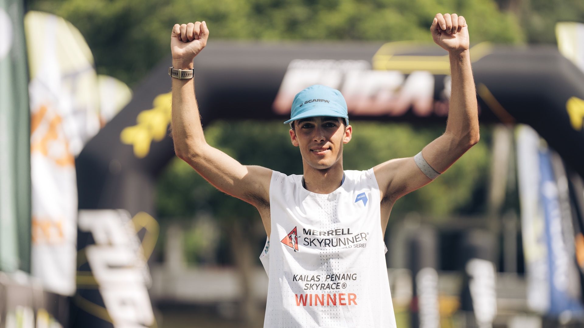 Marcos Villamuera e Iris Pessey conquistan la jungla de Kailas Penang Skyrace. Foto Antton Guaresti