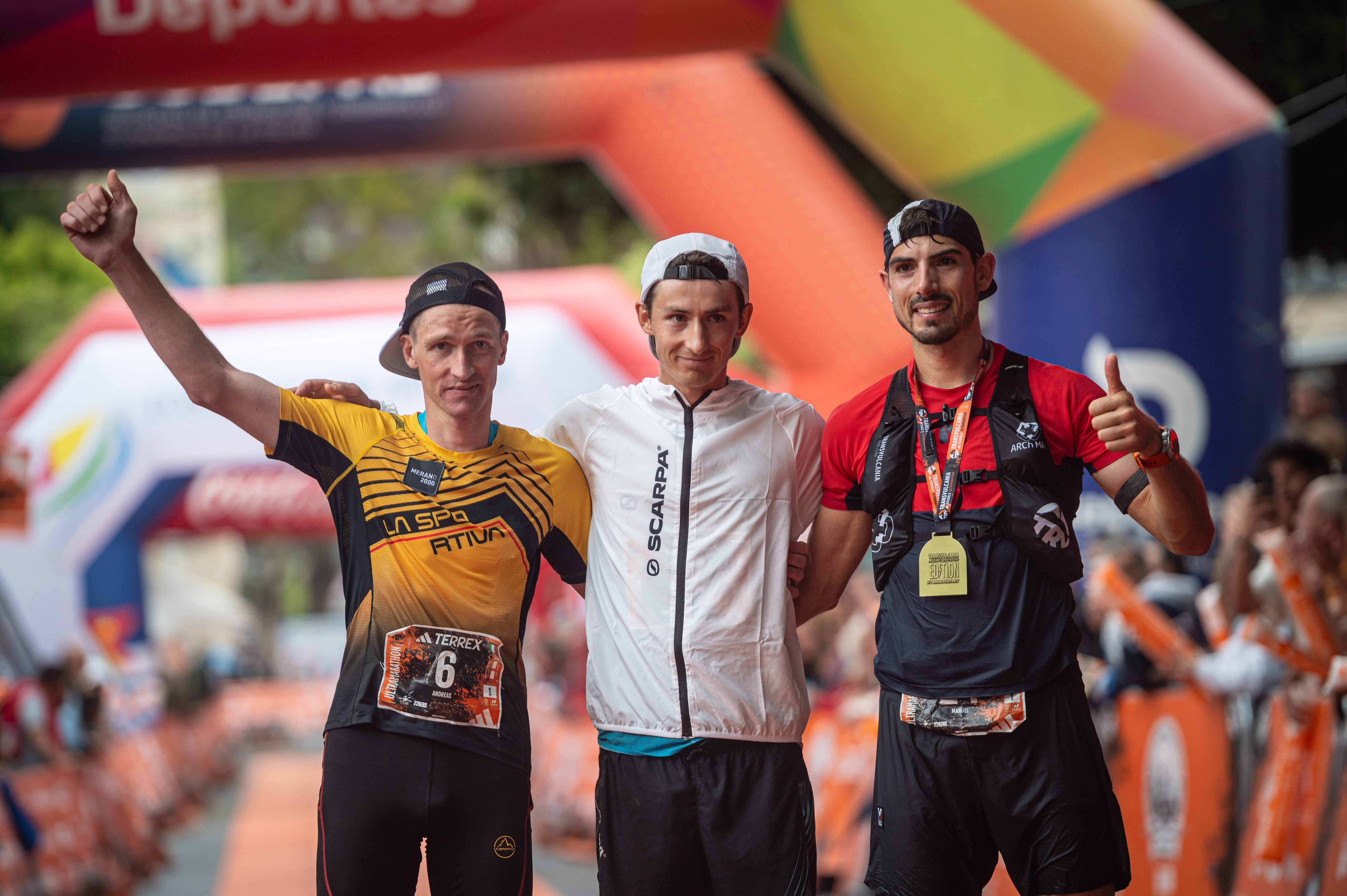 Podio masculino ultra en la meta de Los LLanos ©️TRV Arturo Jiménez 