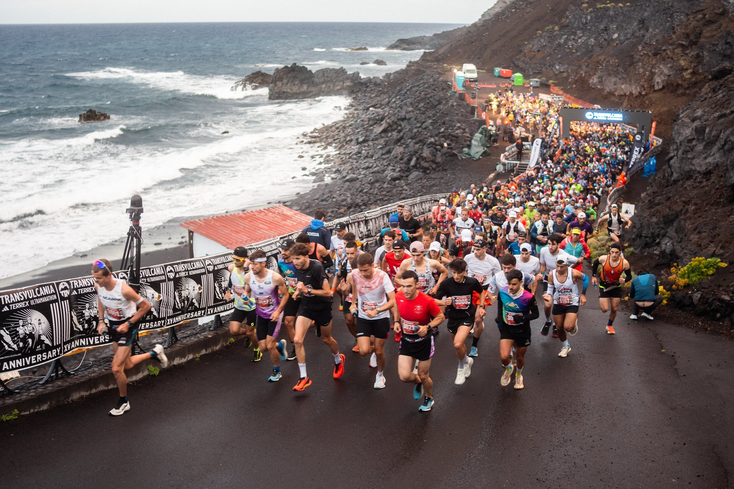 Salida de la Media Maraton desde el Faro de Fuentecaliente ©️TRV Abian San Gil