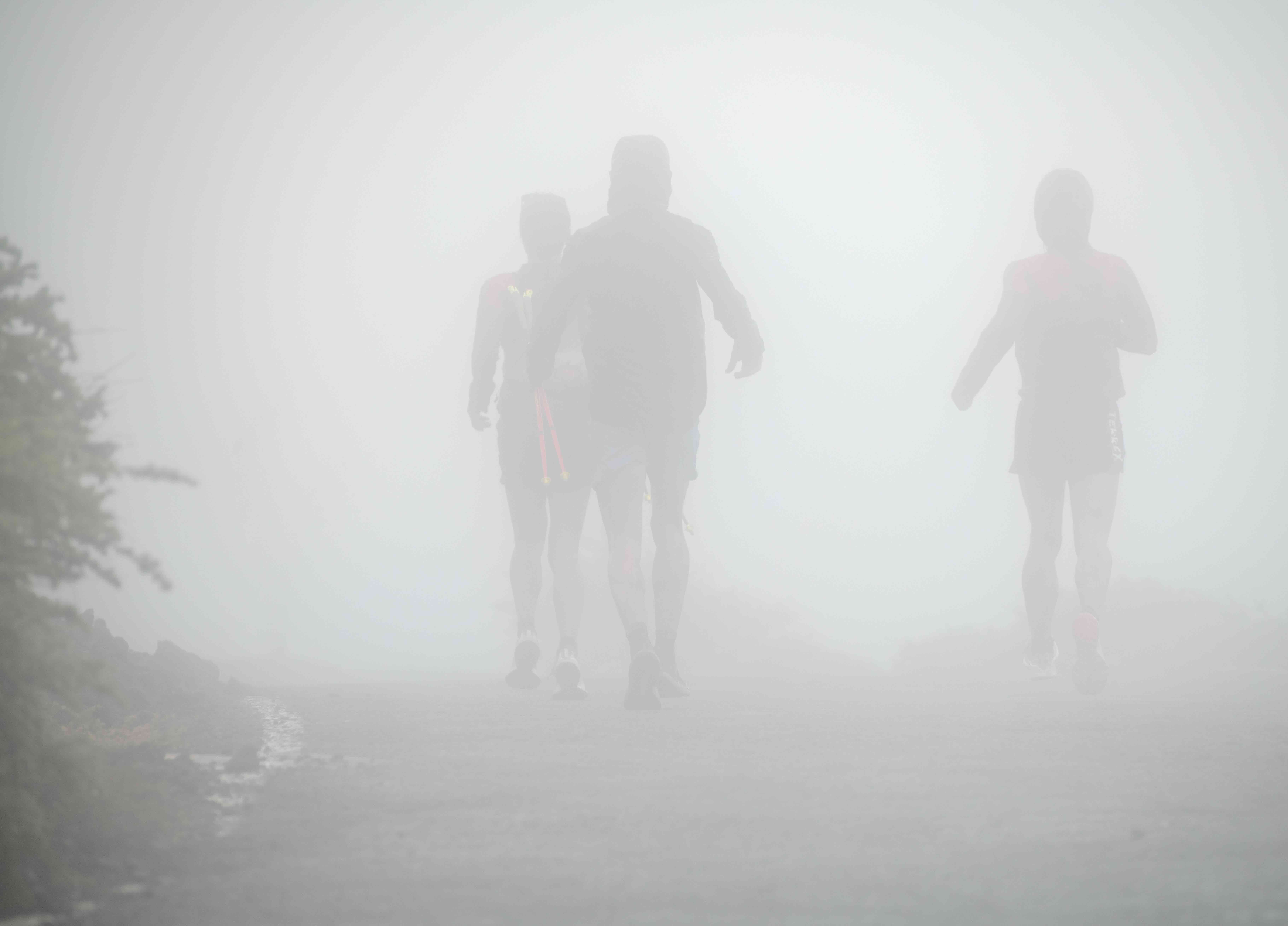 Corredores a su paso por el Roque de Los Muchachos ©️TRV 