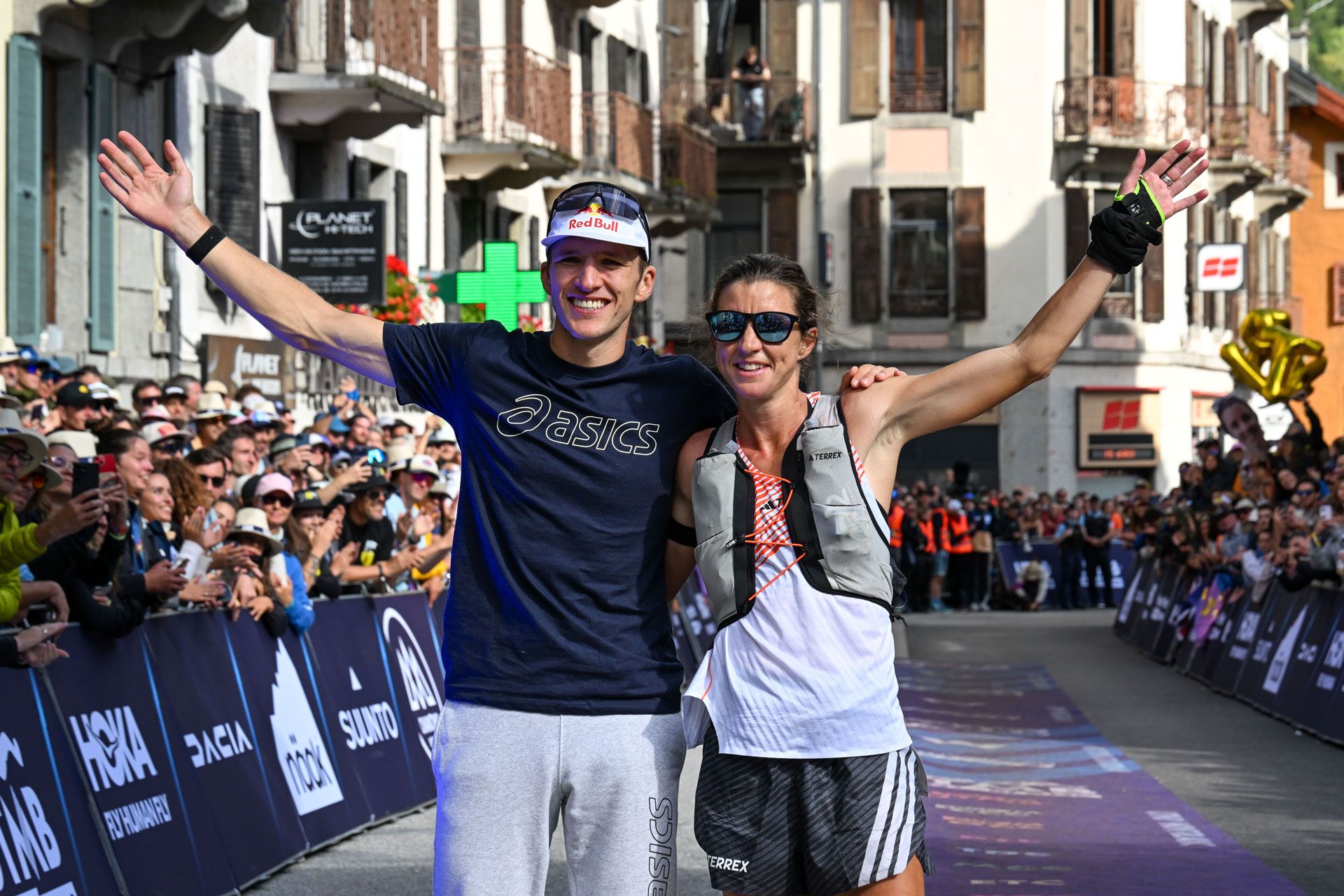 Tom Evans y Ruth Croft ganadores UTMB2025