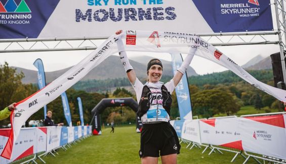 Naiara Irigoyen vence en la Mourne Skyline Naiara Irigoyen vence en la Mourne Skyline