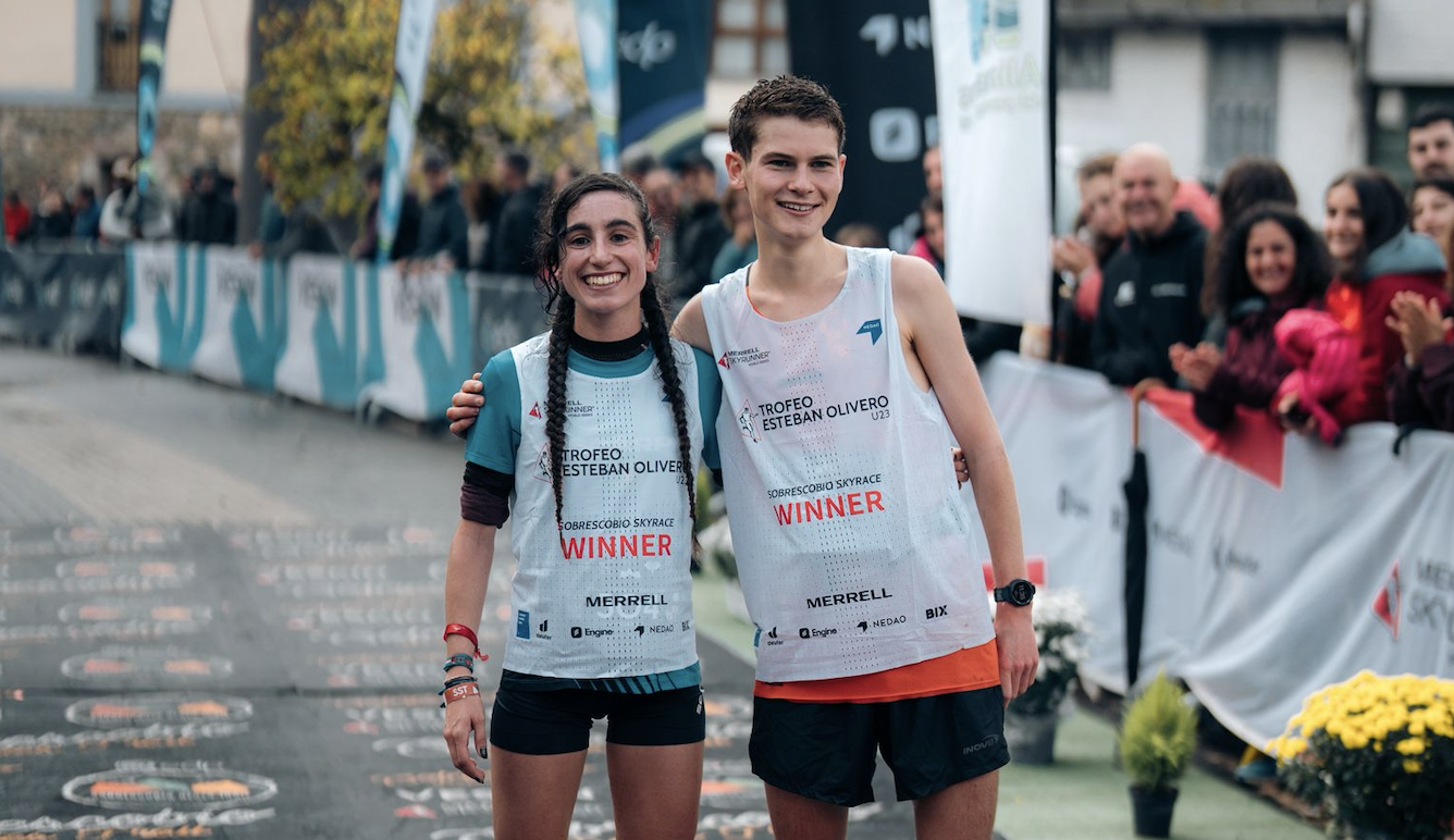 Claudia Corral y Tom Spencer vencedores de la final U23 de las Merrell Skyrunner World Series ©Antton Guaresti