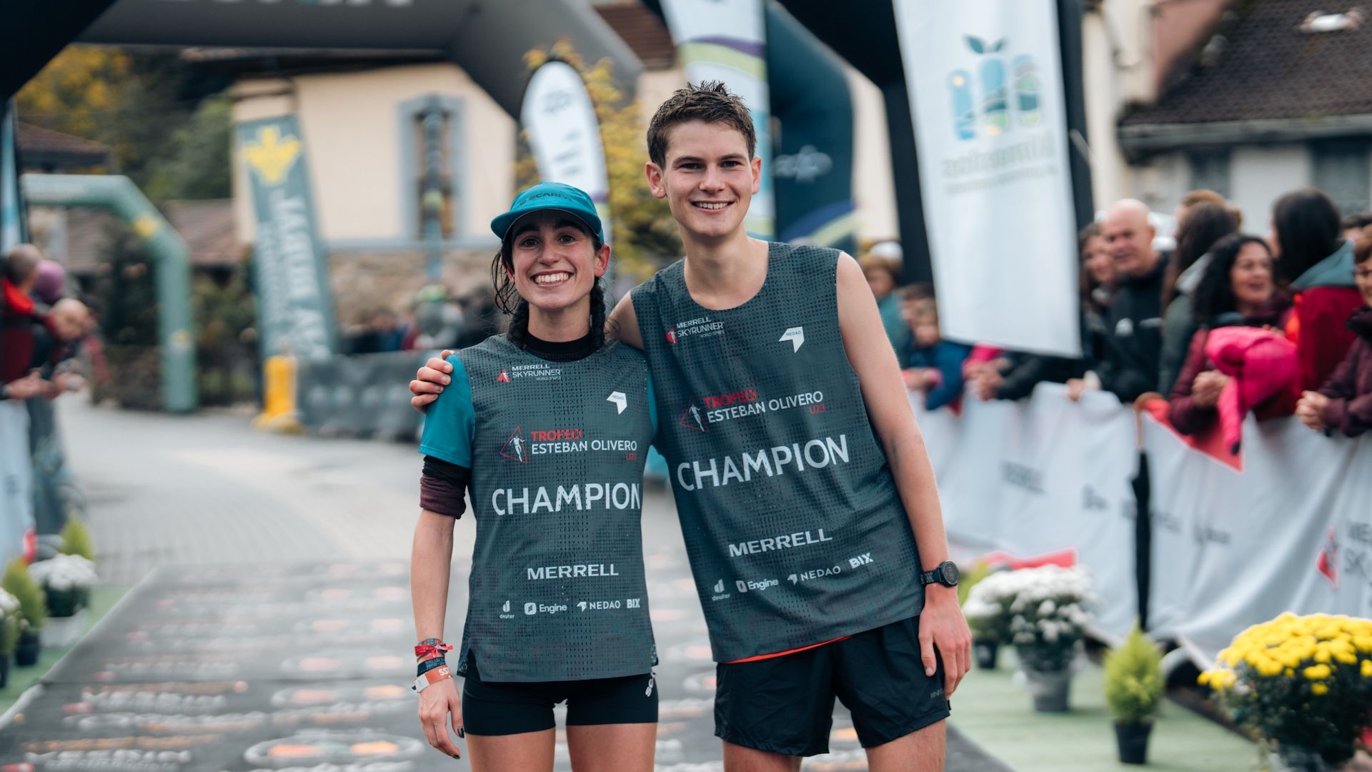Claudia Corral y Tom Spencer vencedores de la final U23 de las Merrell Skyrunner World Series ©Antton Guaresti Claudia Corral y Tom Spencer vencedores de la final U23 de las Merrell Skyrunner World Series ©Antton Guaresti