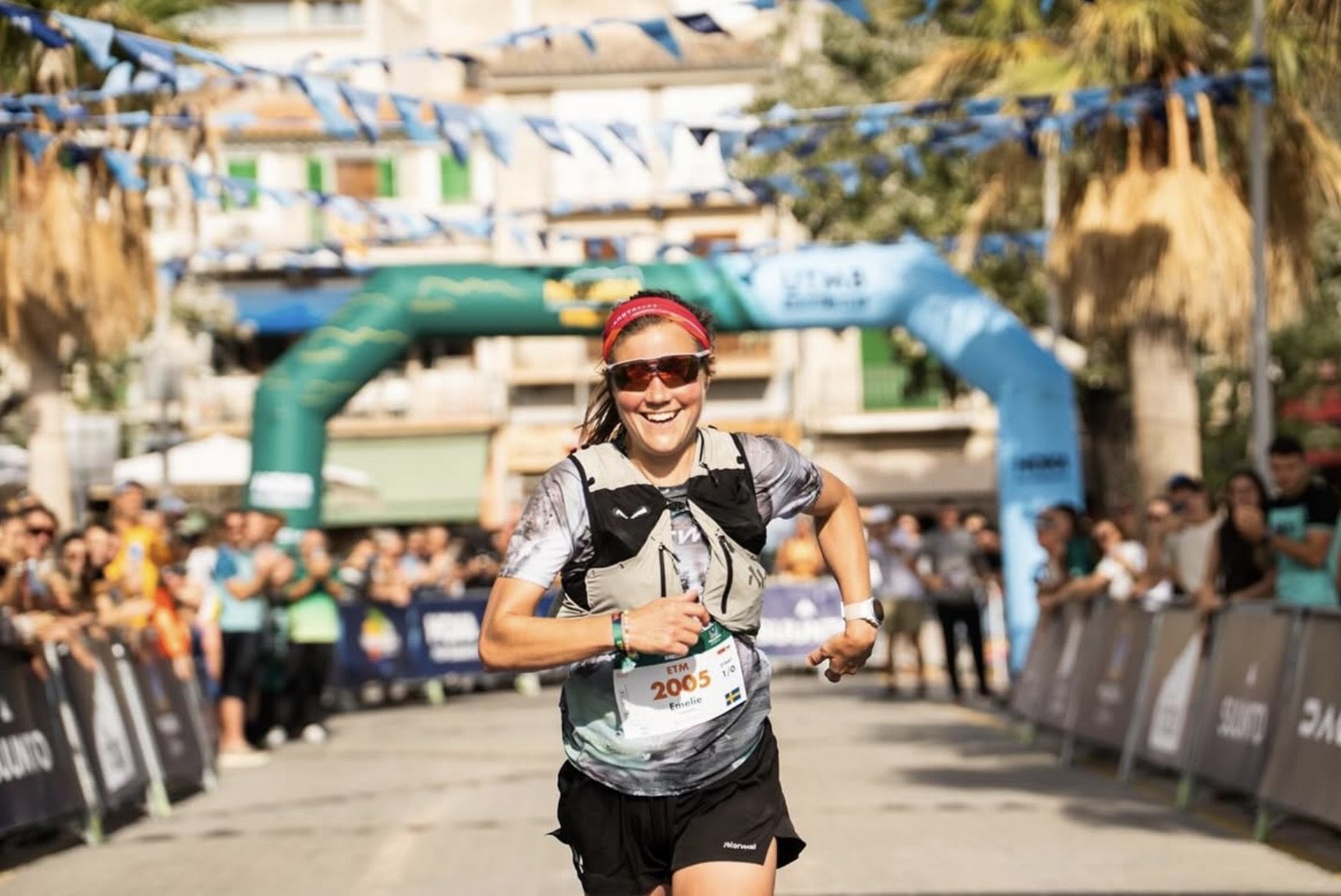 Emilie Fosberg entrando en meta en tercera posición 