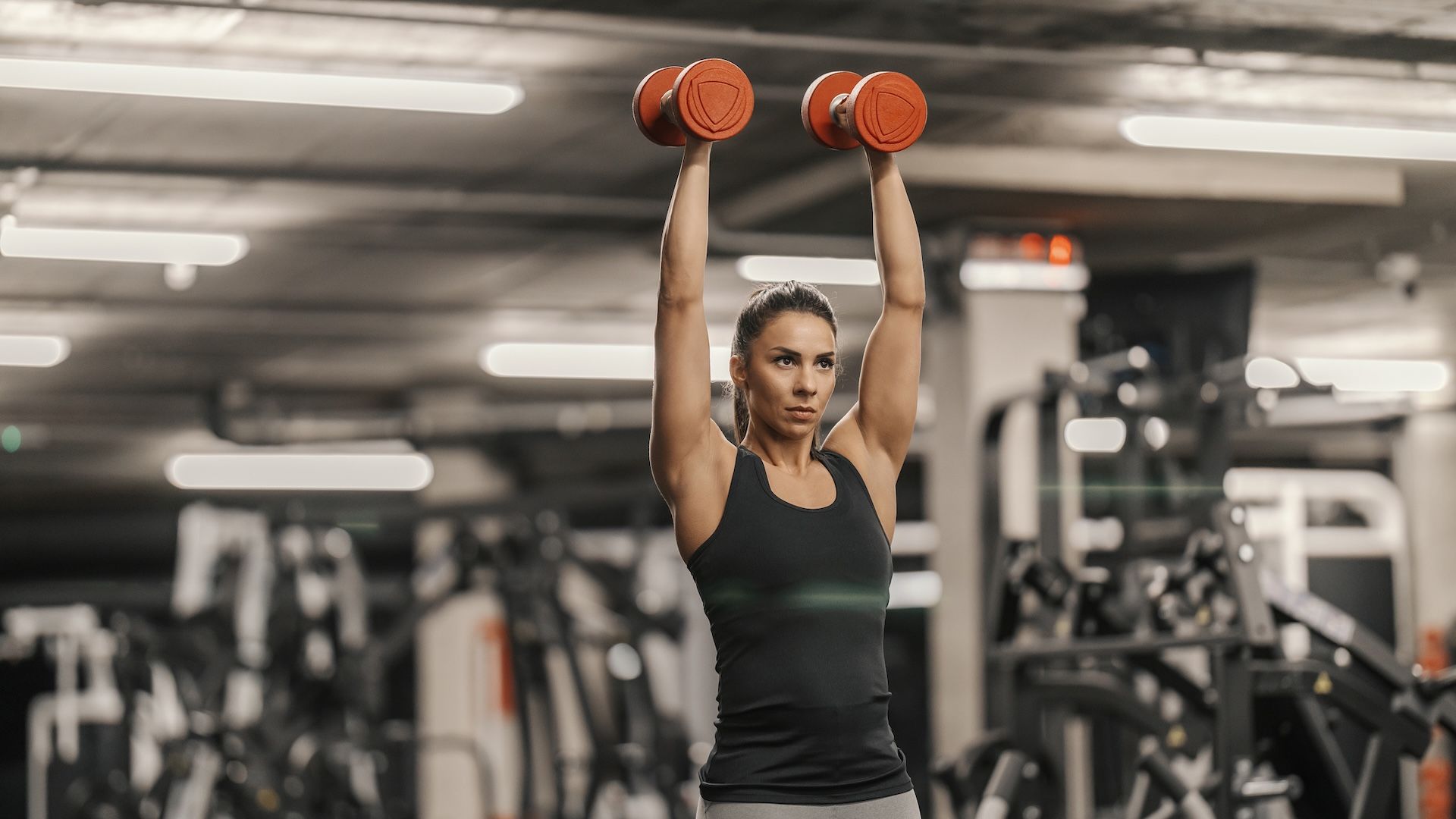 Elevaciones frontales y laterales con poco peso.