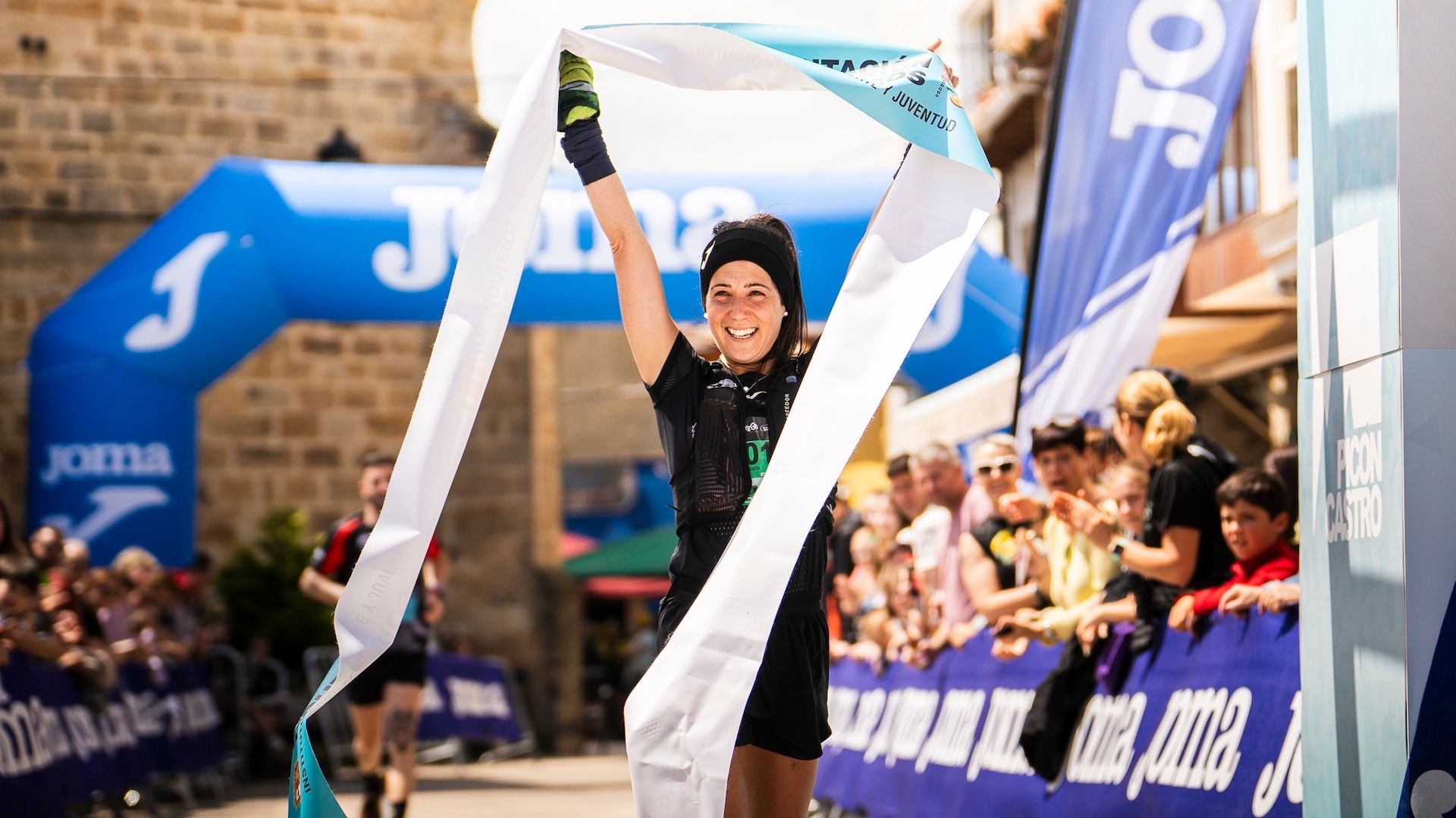 Joma, patrocinador oficial de La Picón Castro. Foto Inés Astrain ganadora 2025 ©️Diego De La Iglesia