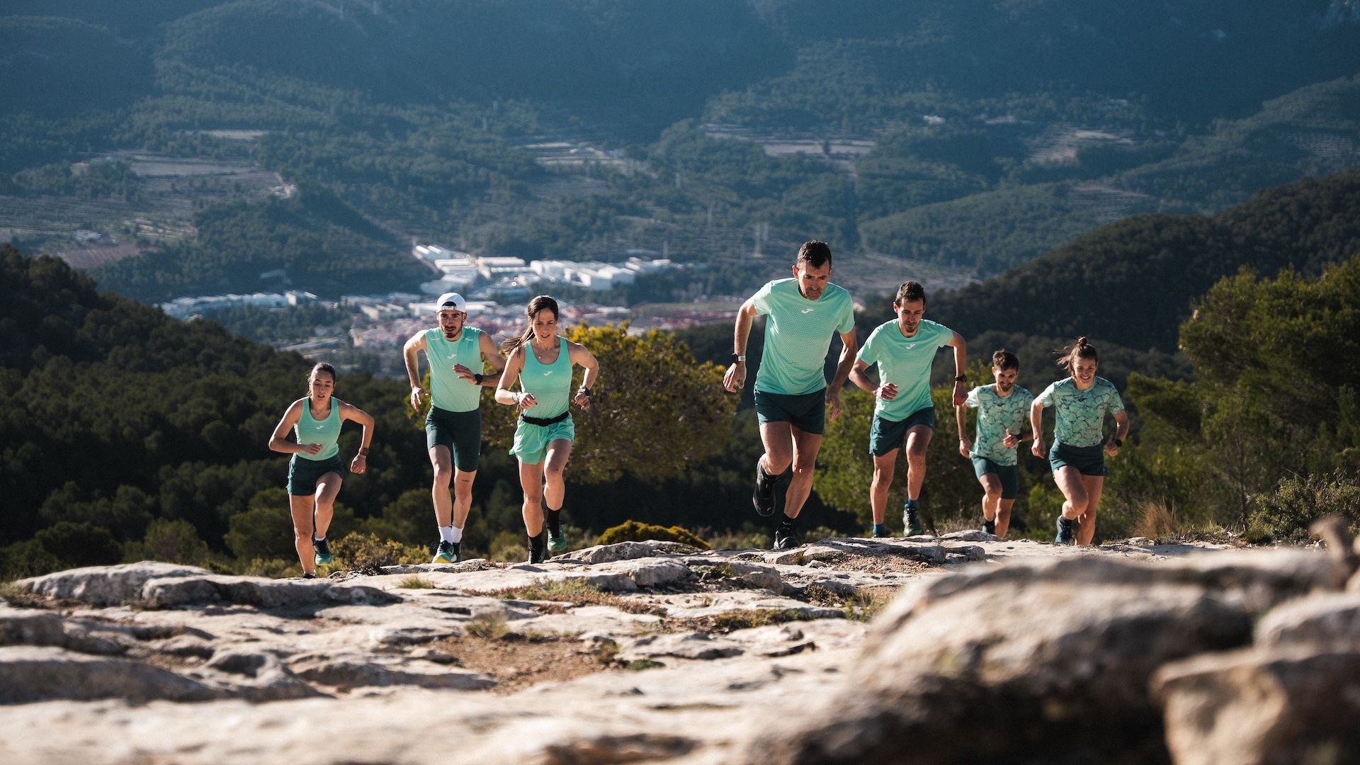 Joma lanza su nueva colección de trail para la temporada 2026 ©️JOMA by @cordada.outdoor 