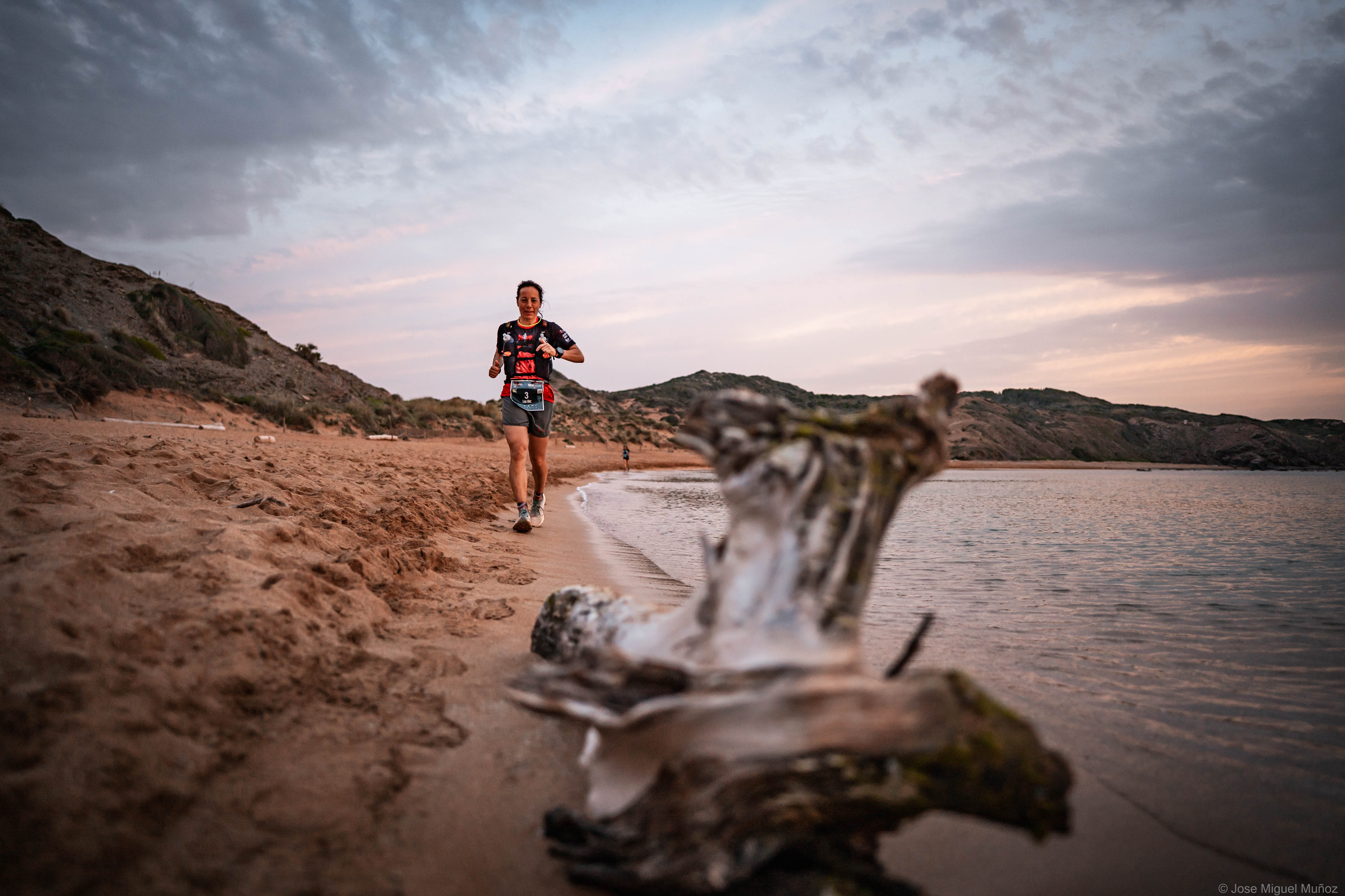 10 claves para Trail Menorca Camí de Cavalls ConectaBalear 2026. Laia Díez Trail Menorca CdC Foto: @José Miguel Muñoz