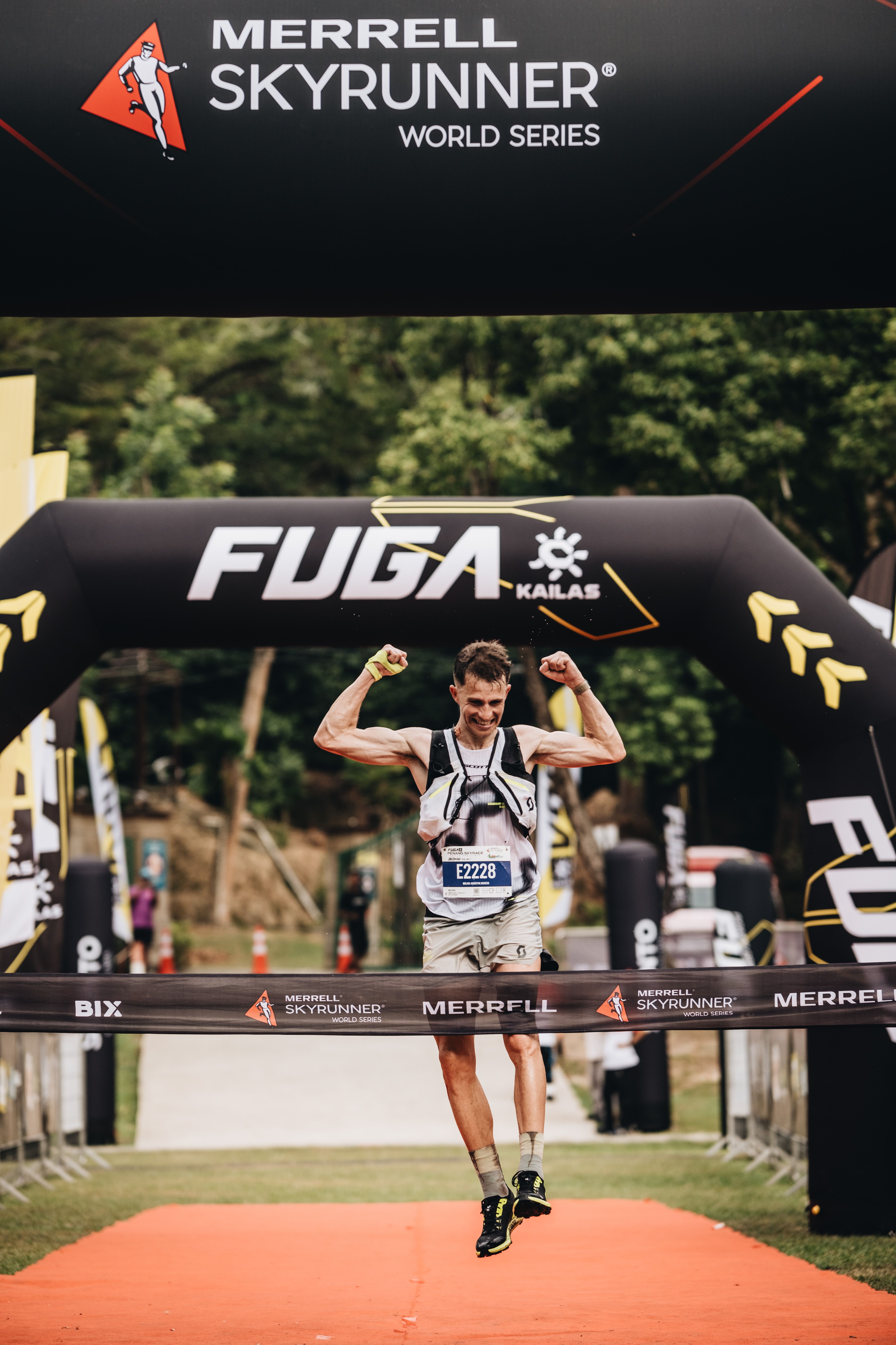 Nico Molina entrando en meta. Foto ©️@skyrunning 
