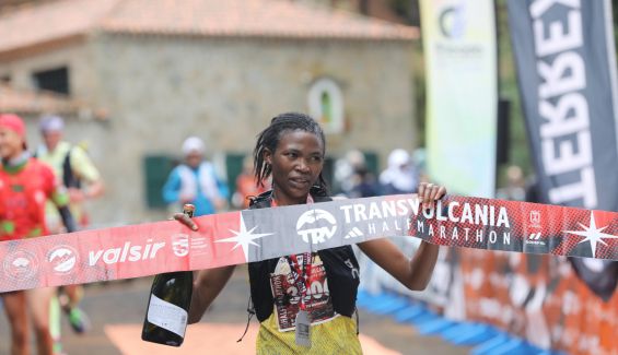 Gitonga destroza el récord de la Media de Transvulcania ©️WMRA
