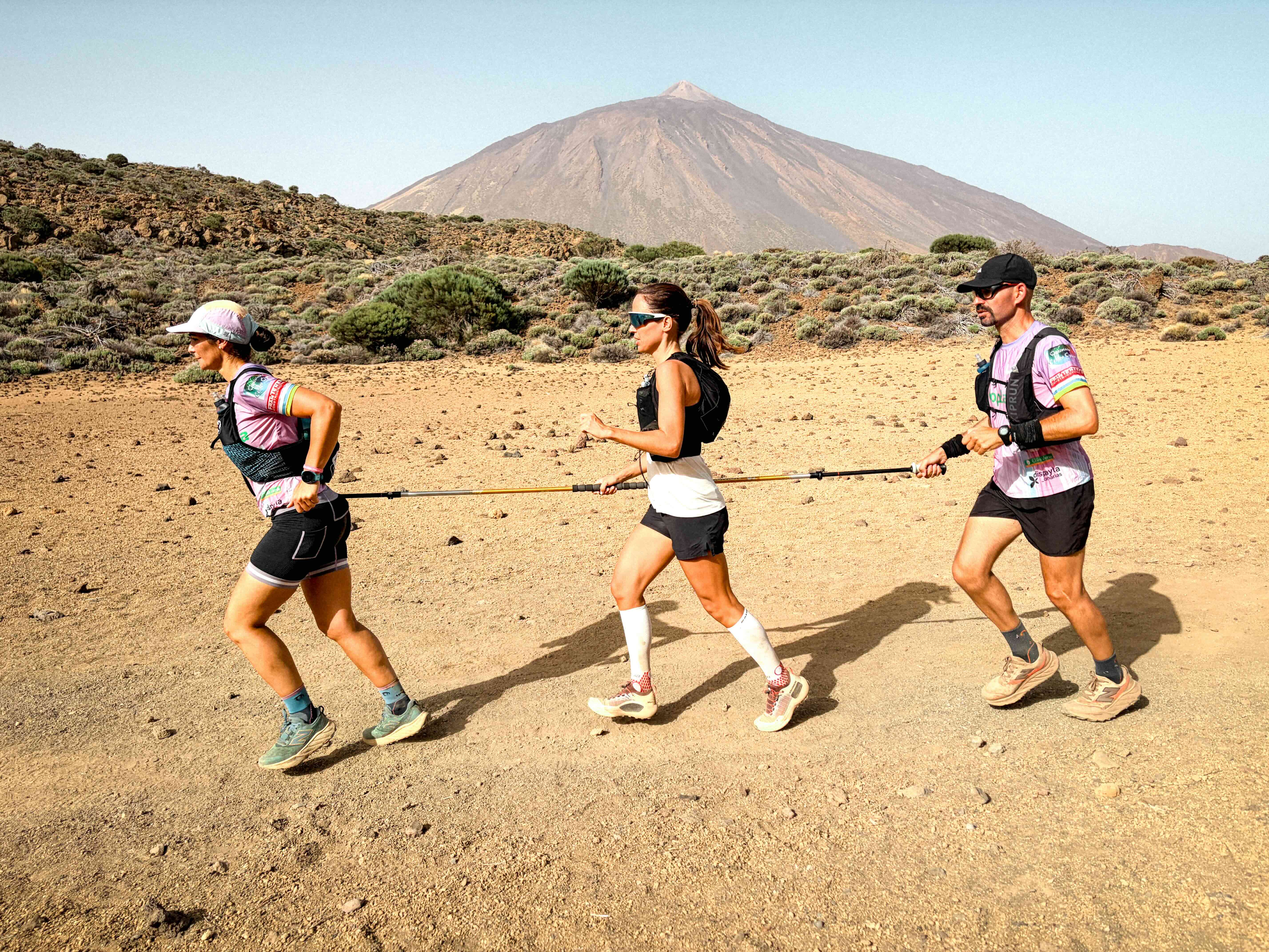 Maria Petit, primera atleta invidente en la historia en coronar el Teide desde el mar ©️Biel Ràfols