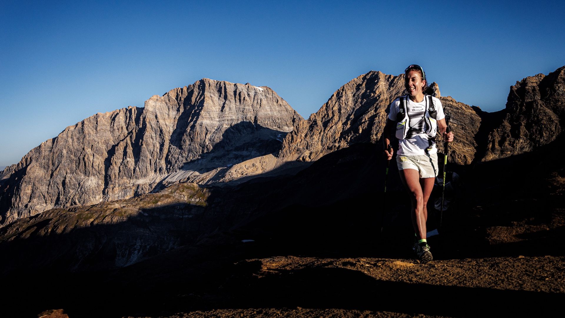 Anne-Lise Rousset completa un reto alpino de 72 km hasta la cima del Gran Paradiso. Photo © Scott Sports / Cyrille Quintard OR Adrien Colleur