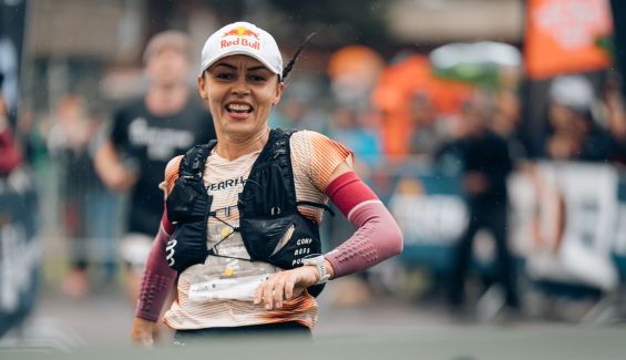 Denisa Dragomir entrando en meta ©Antton Guaresti