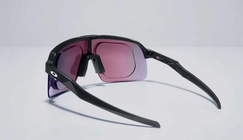 Oakley redefine el rendimiento con corrección visual graduada a través de Shield Fusion